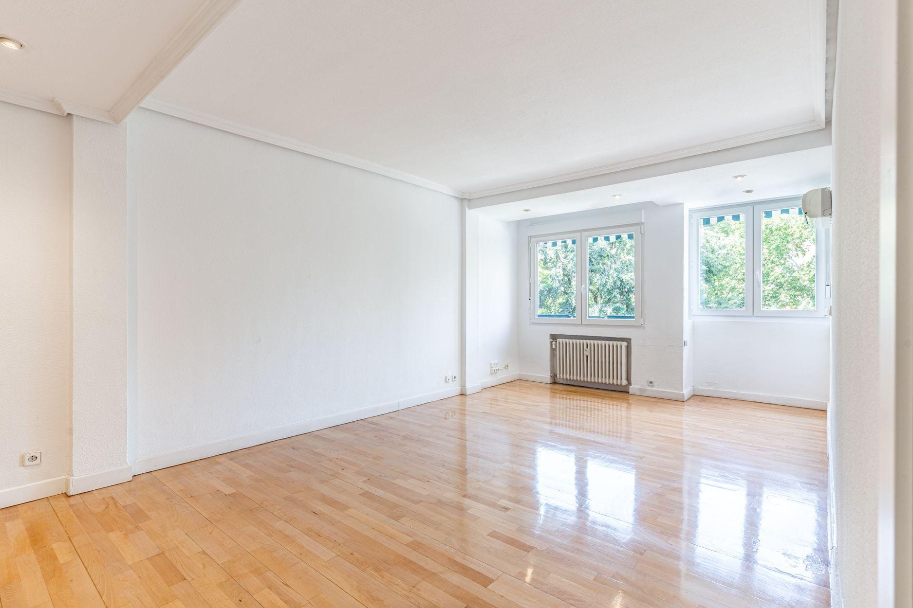 Piso muy luminoso, reformado, exterior, con 4 hab y 2 baños en Av. Bruselas