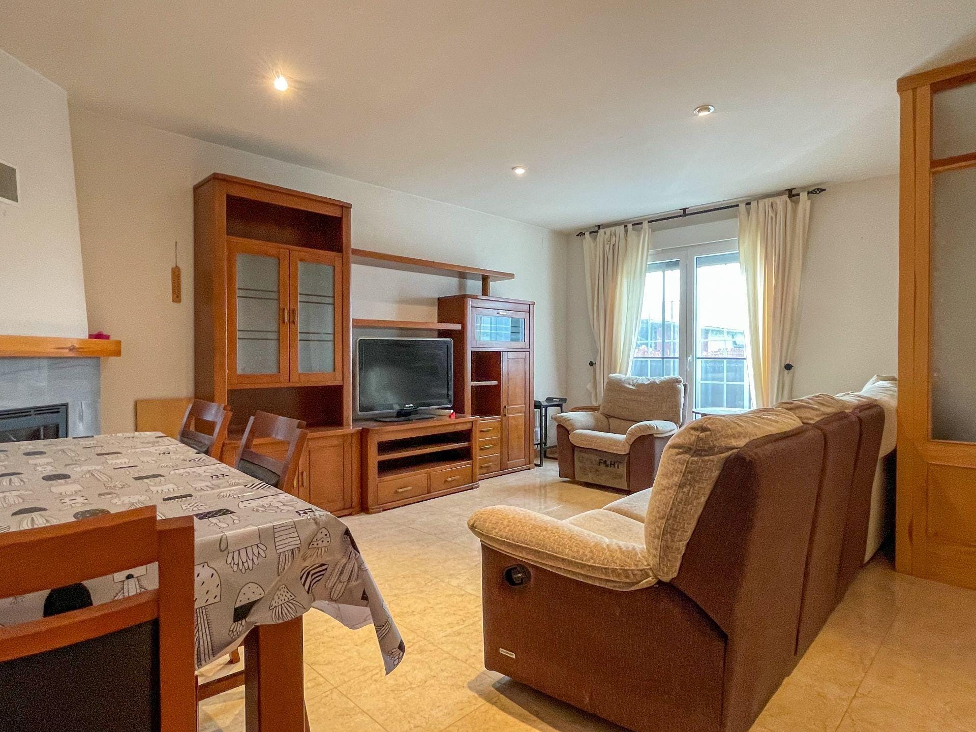 Long-term rental: Spacious 4-bedroom villa in Cantalejo, Segovia