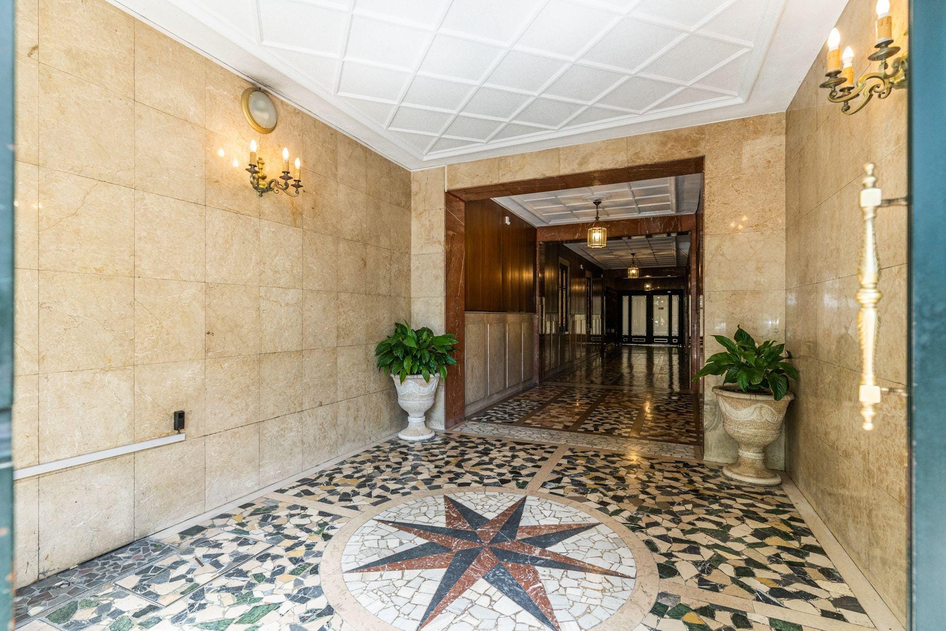 Piso amueblado de 2 dormitorios y 2 baños en Moncloa-Argüelles