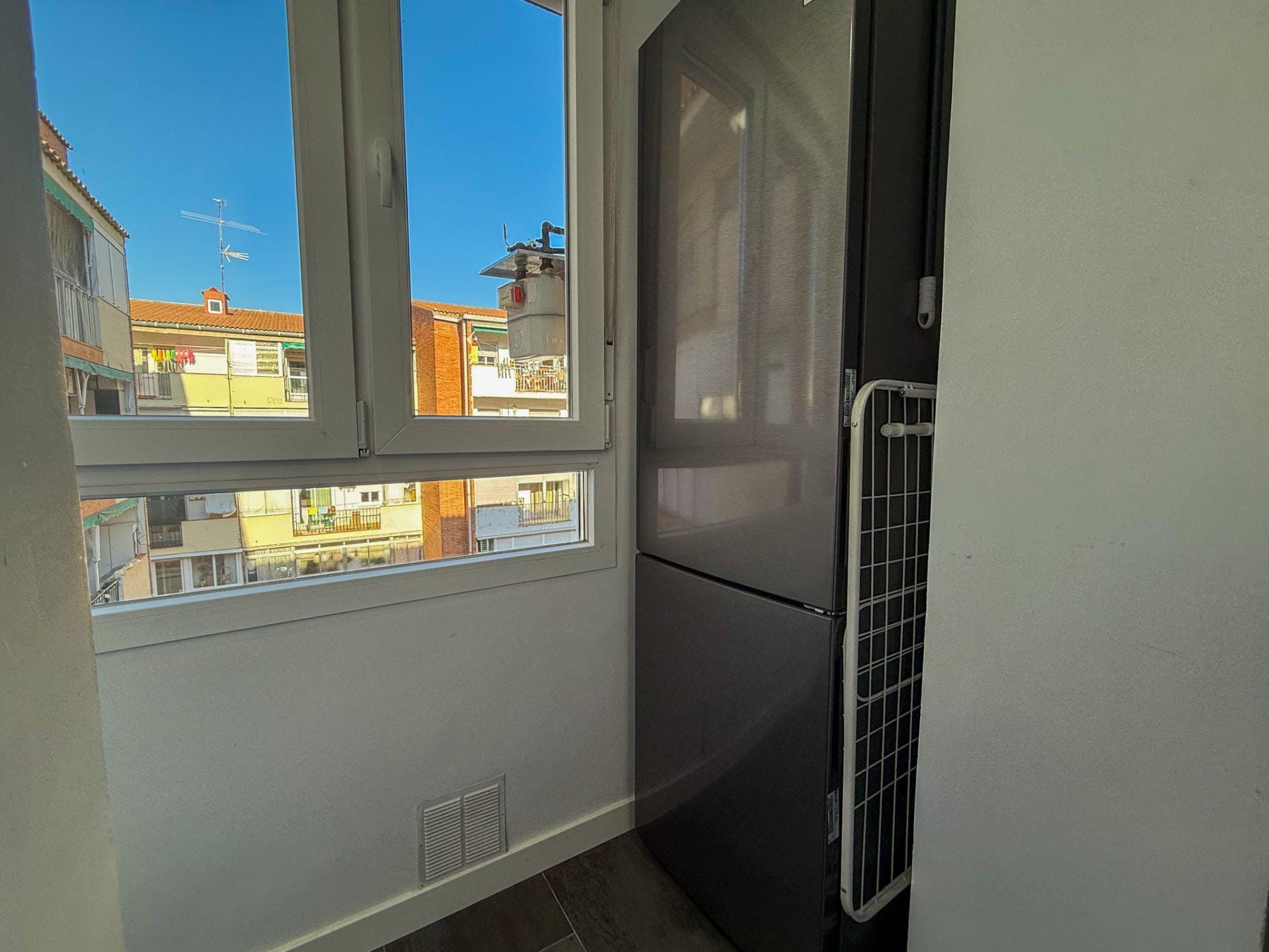 Tu “home office” con terraza: amueblado, muy luminoso y listo para entrar
