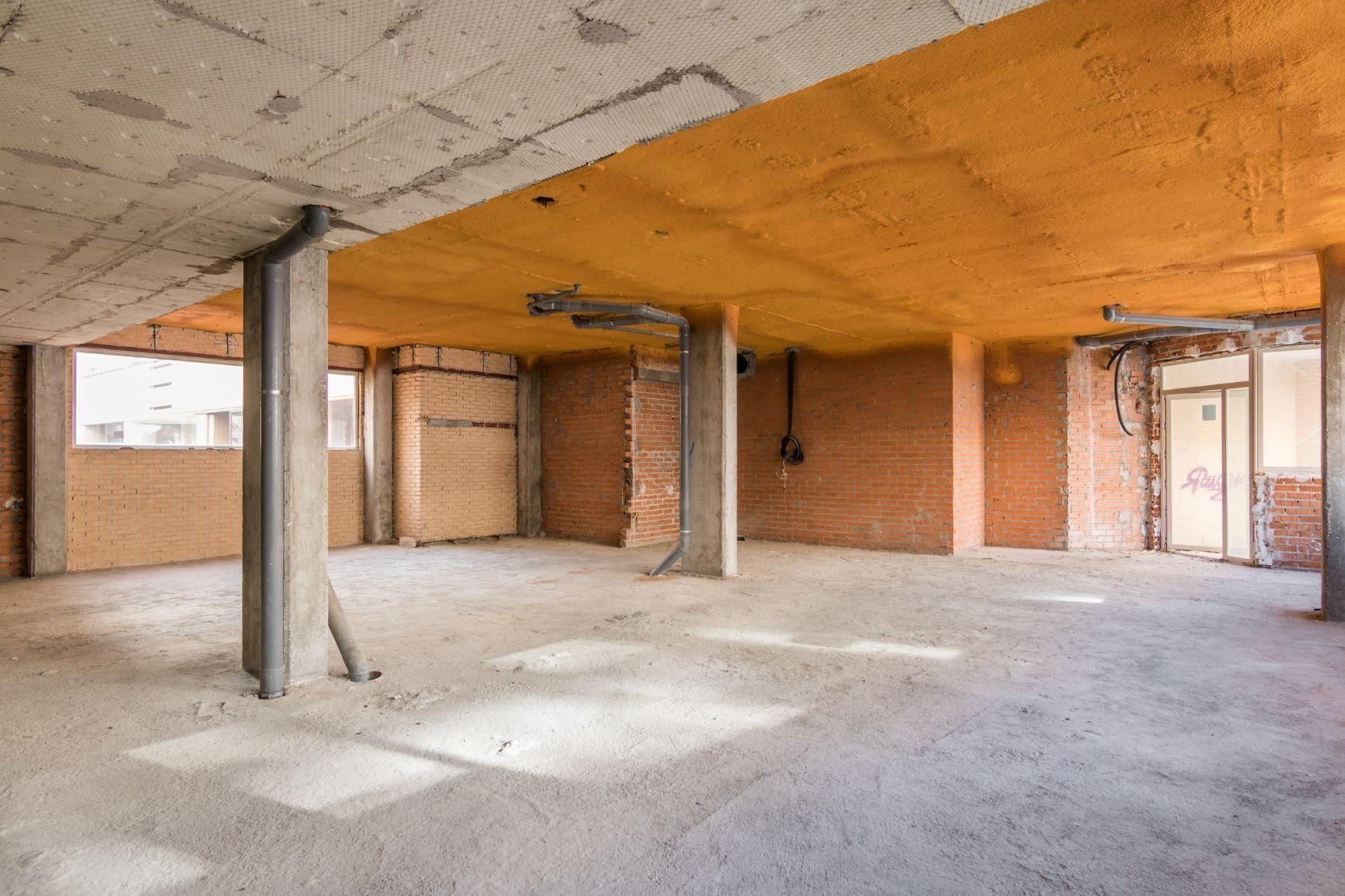 Local comercial diáfano, de 250m2, en calle de mucho paso de público