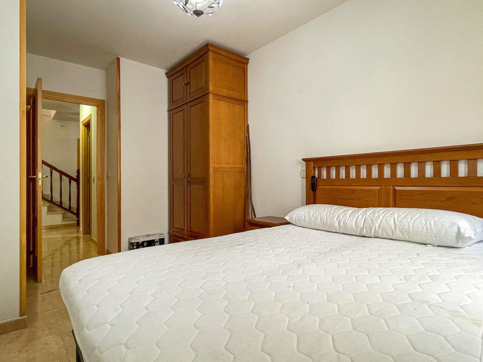 Long-term rental: Spacious 4-bedroom villa in Cantalejo, Segovia