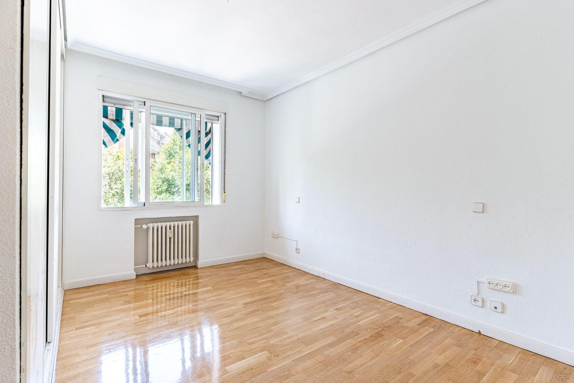 Piso muy luminoso, reformado, exterior, con 4 hab y 2 baños en Av. Bruselas