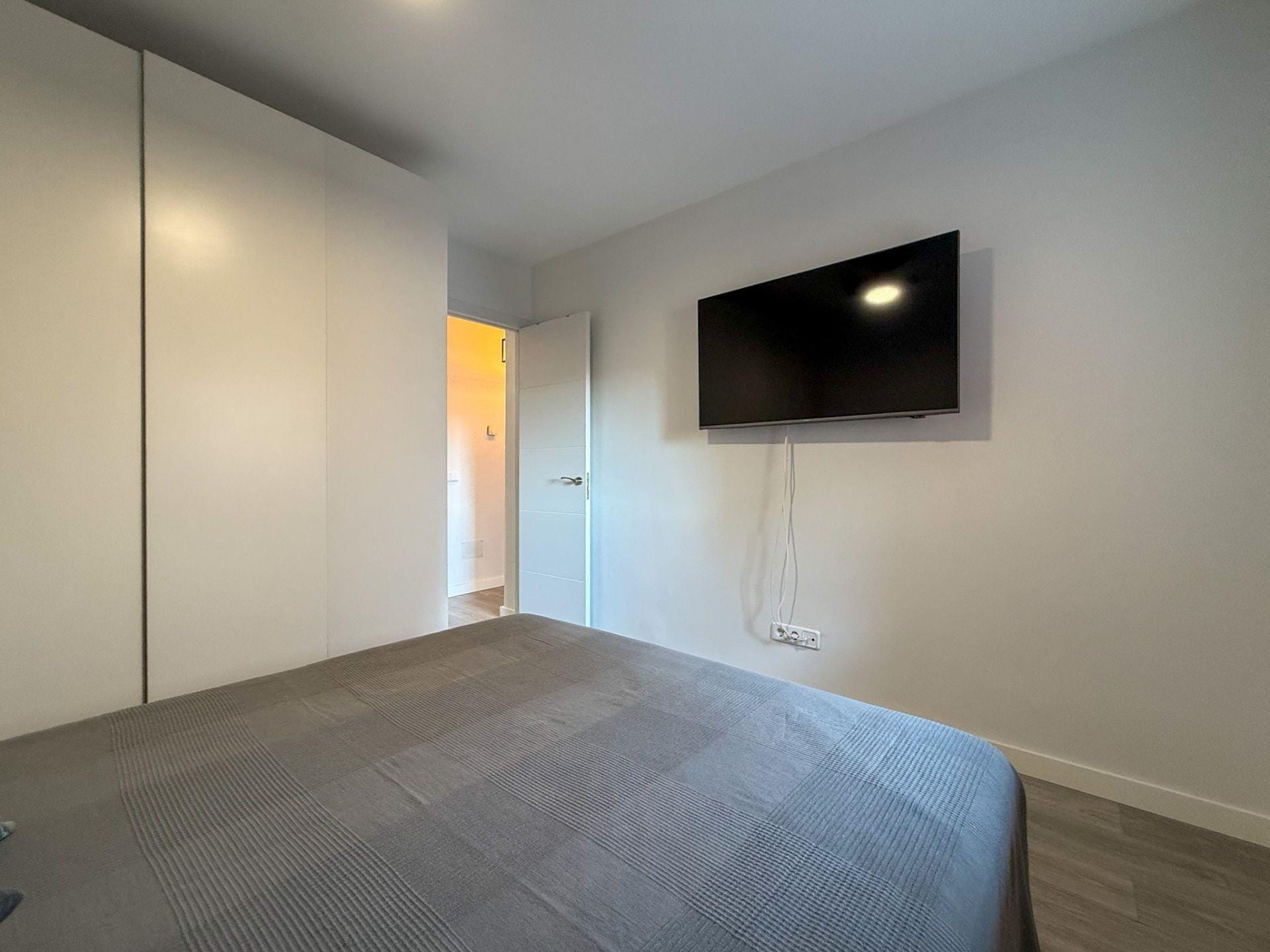 Tu “home office” con terraza: amueblado, muy luminoso y listo para entrar