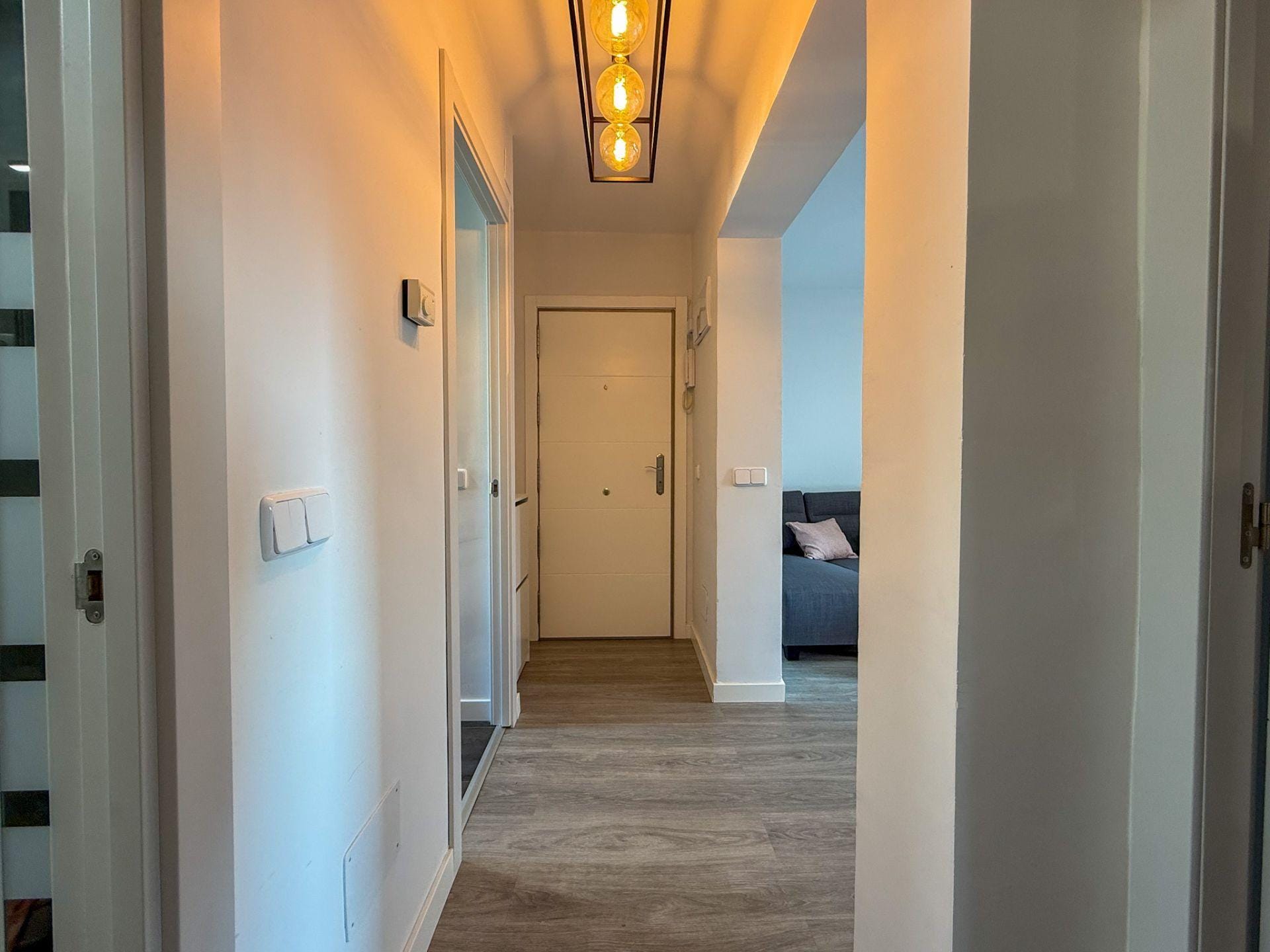 Tu “home office” con terraza: amueblado, muy luminoso y listo para entrar