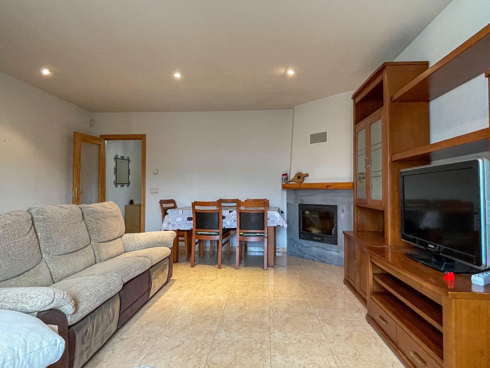 Long-term rental: Spacious 4-bedroom villa in Cantalejo, Segovia