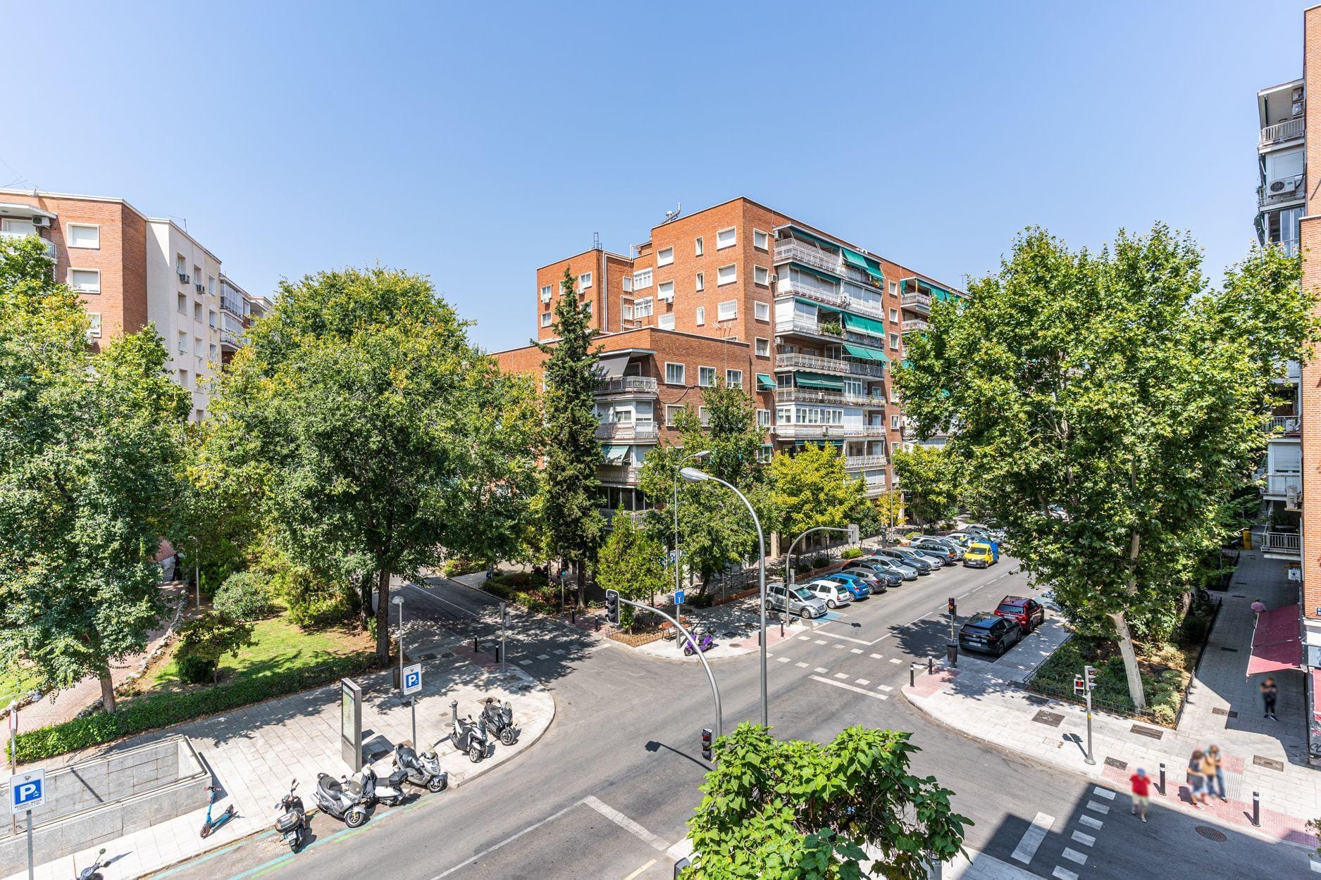 Piso muy luminoso, reformado, exterior, con 4 hab y 2 baños en Av. Bruselas
