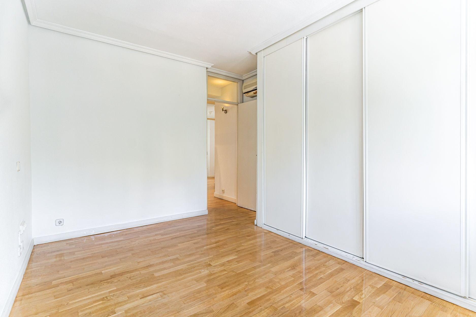 Piso muy luminoso, reformado, exterior, con 4 hab y 2 baños en Av. Bruselas
