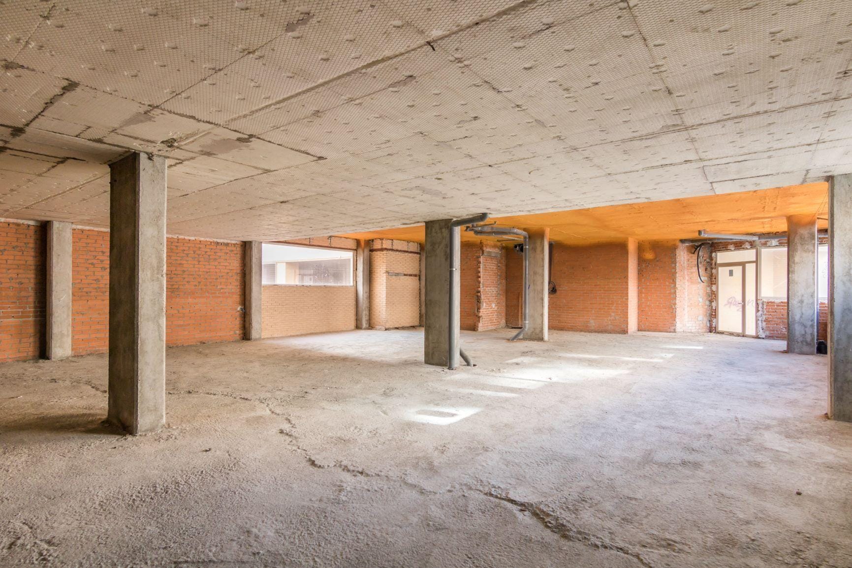 Local comercial diáfano, de 250m2, en calle de mucho paso de público