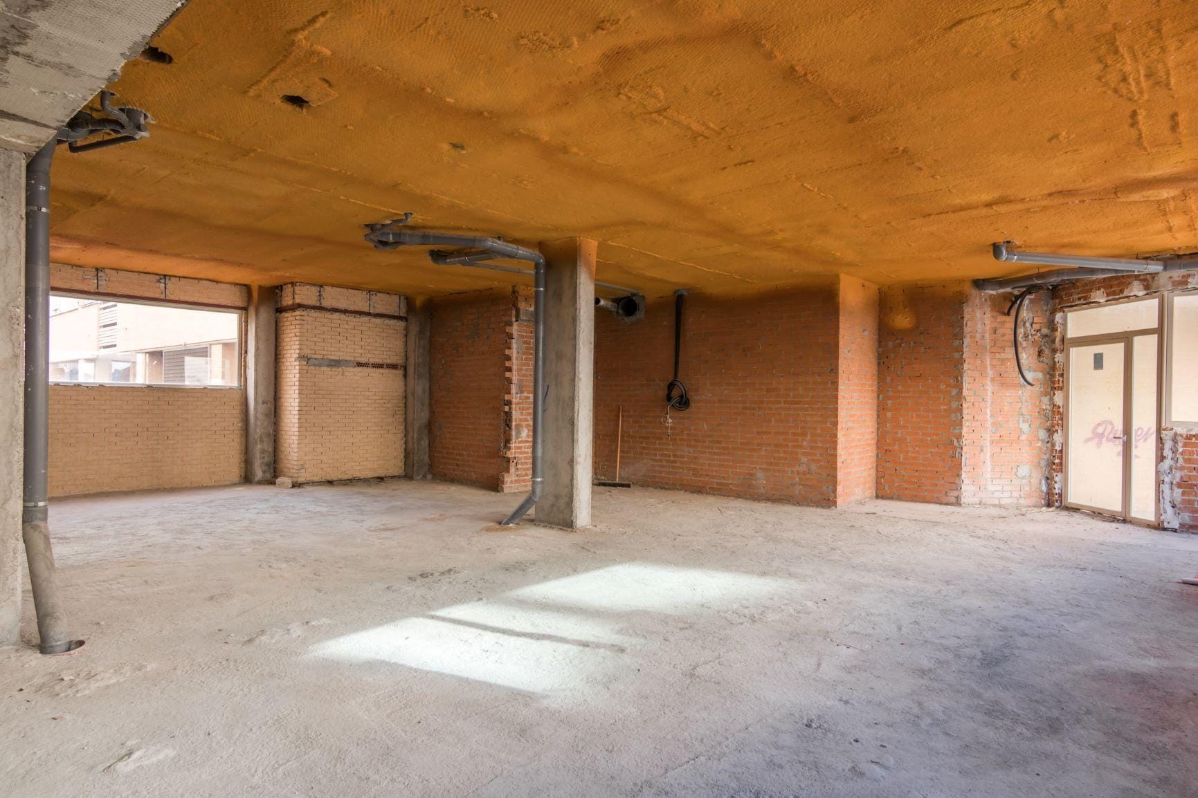 Local comercial diáfano, de 250m2, en calle de mucho paso de público