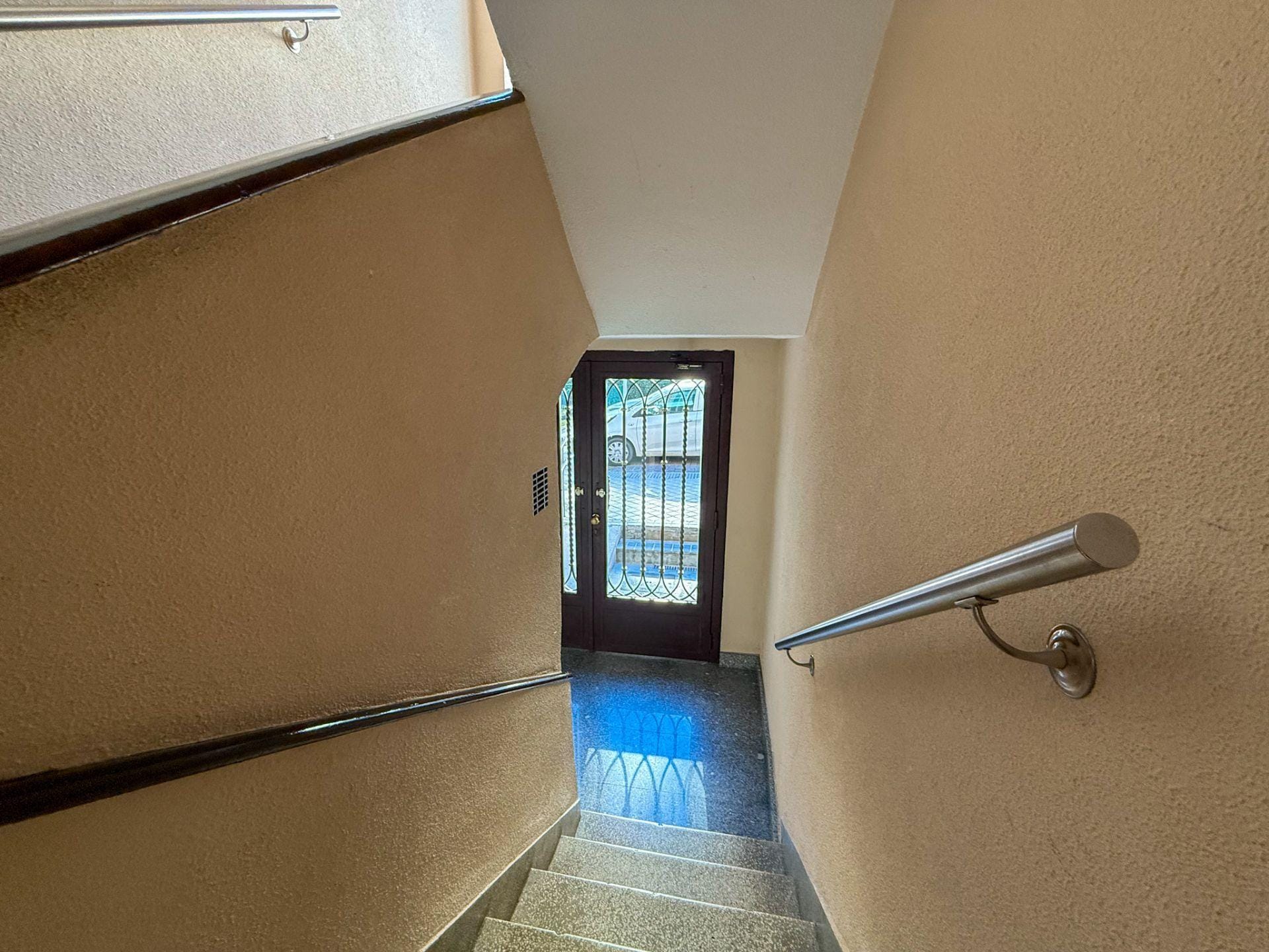 Tu “home office” con terraza: amueblado, muy luminoso y listo para entrar