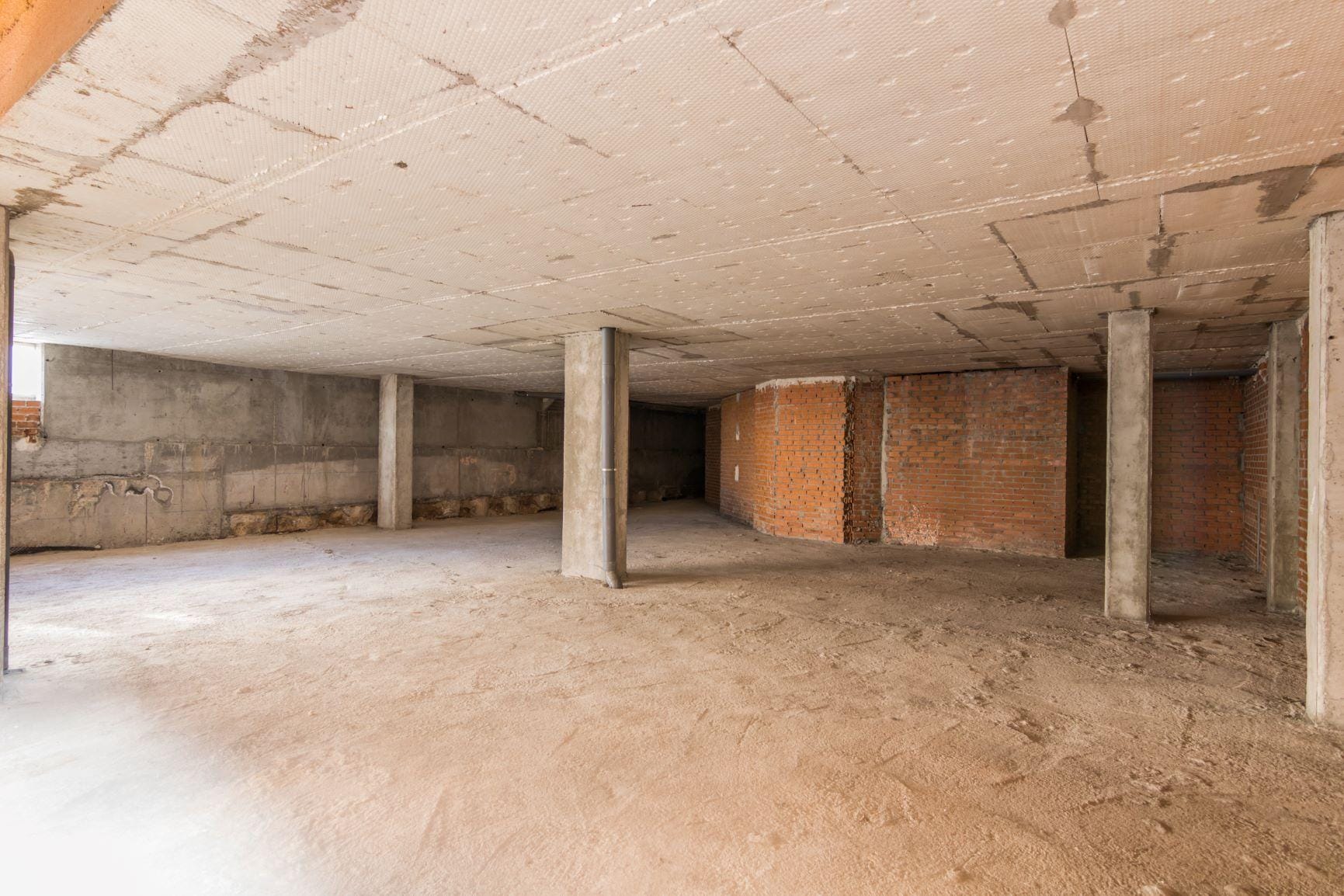 Local comercial diáfano, de 250m2, en calle de mucho paso de público