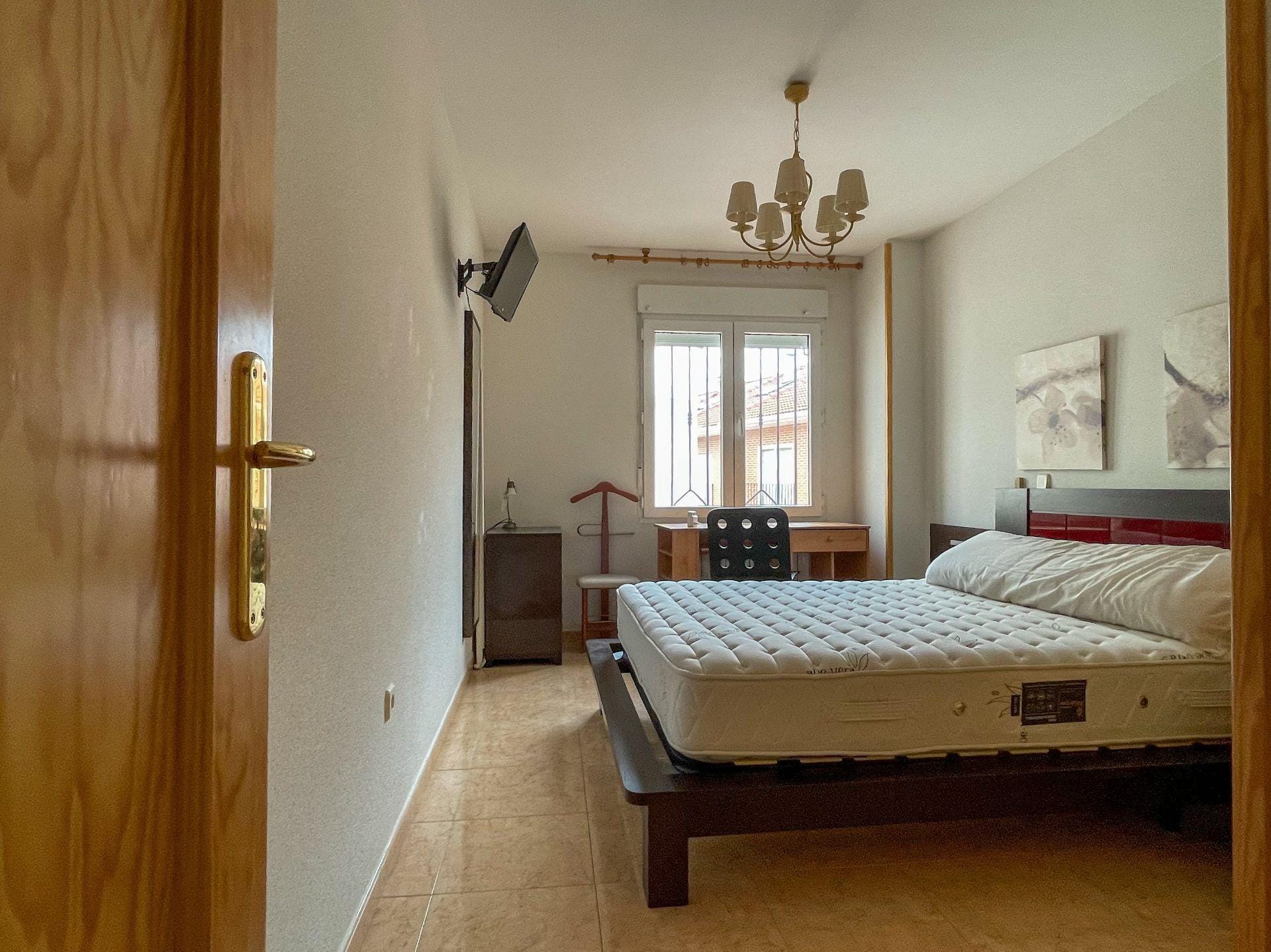 Long-term rental: Spacious 4-bedroom villa in Cantalejo, Segovia