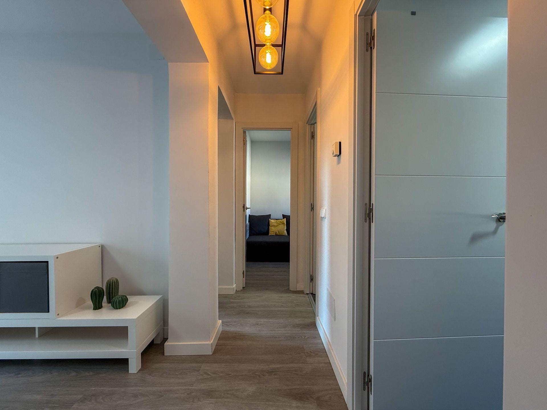Tu “home office” con terraza: amueblado, muy luminoso y listo para entrar