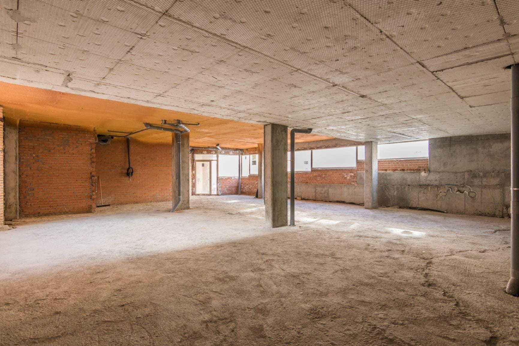 Local comercial diáfano, de 250m2, en calle de mucho paso de público