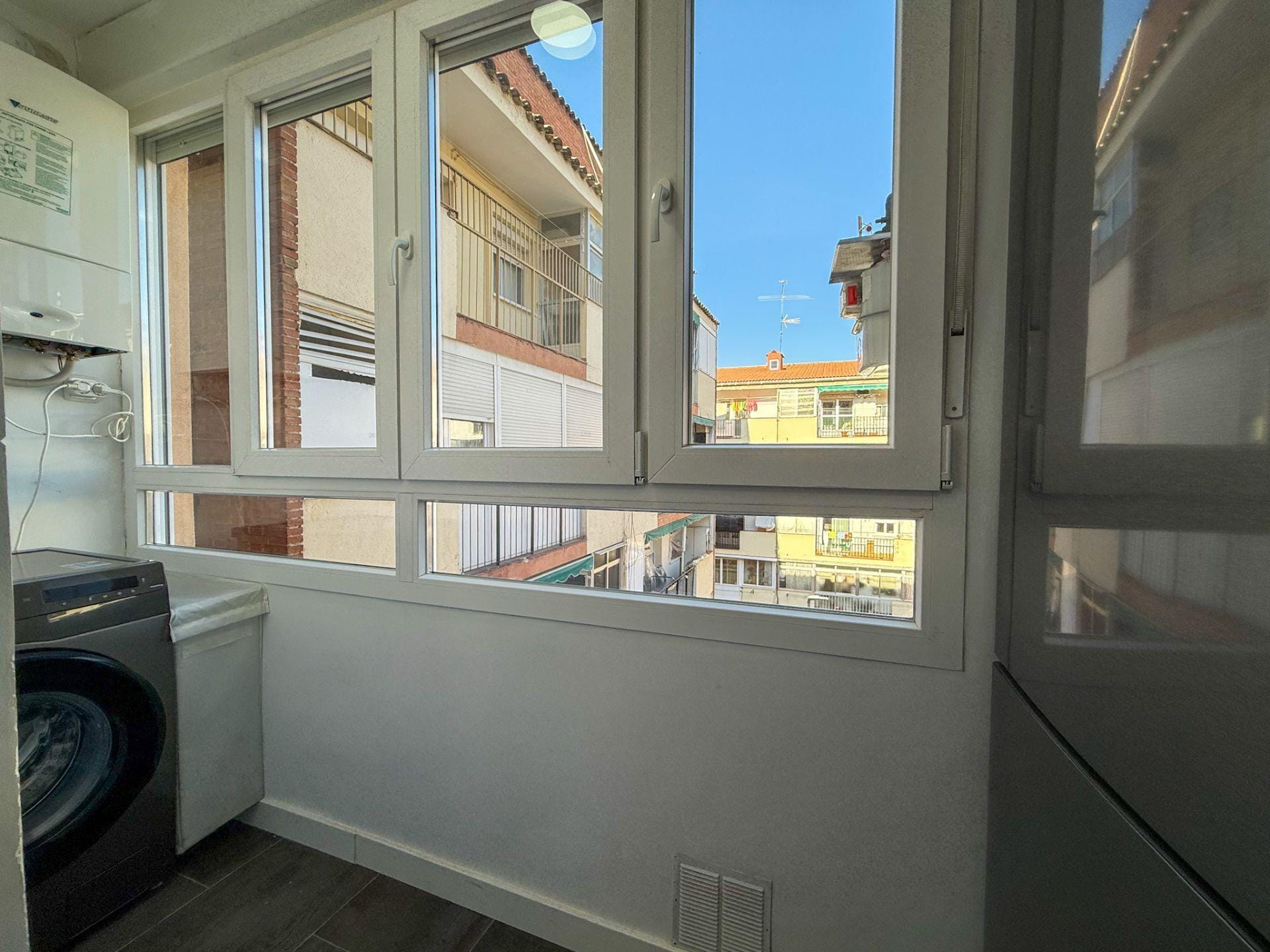 Tu “home office” con terraza: amueblado, muy luminoso y listo para entrar