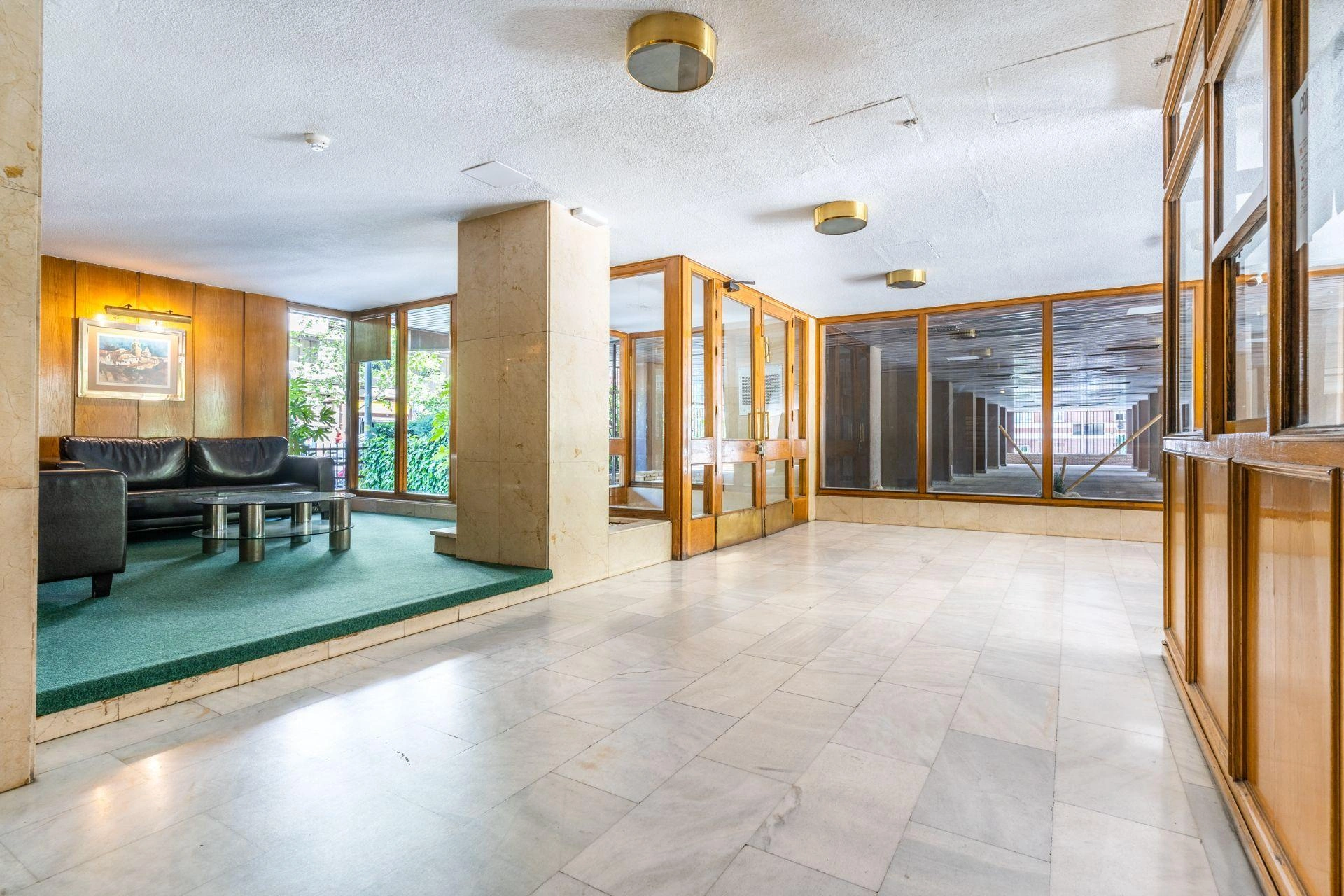 Piso exterior reformado en urbanización con piscina al lado del CEU San Pablo, el Tribunal Constitucional y el Hospital Clínico