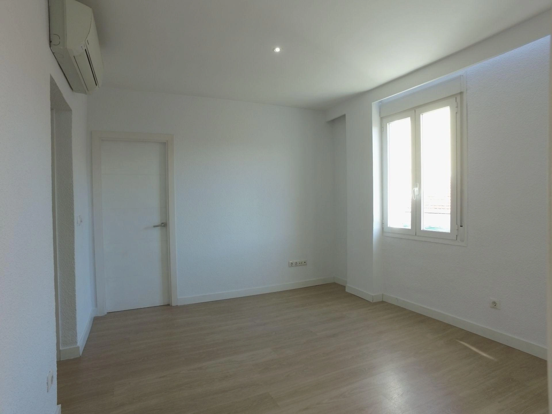 Edificio en venta en Puente de Vallecas-San Diego, Madrid