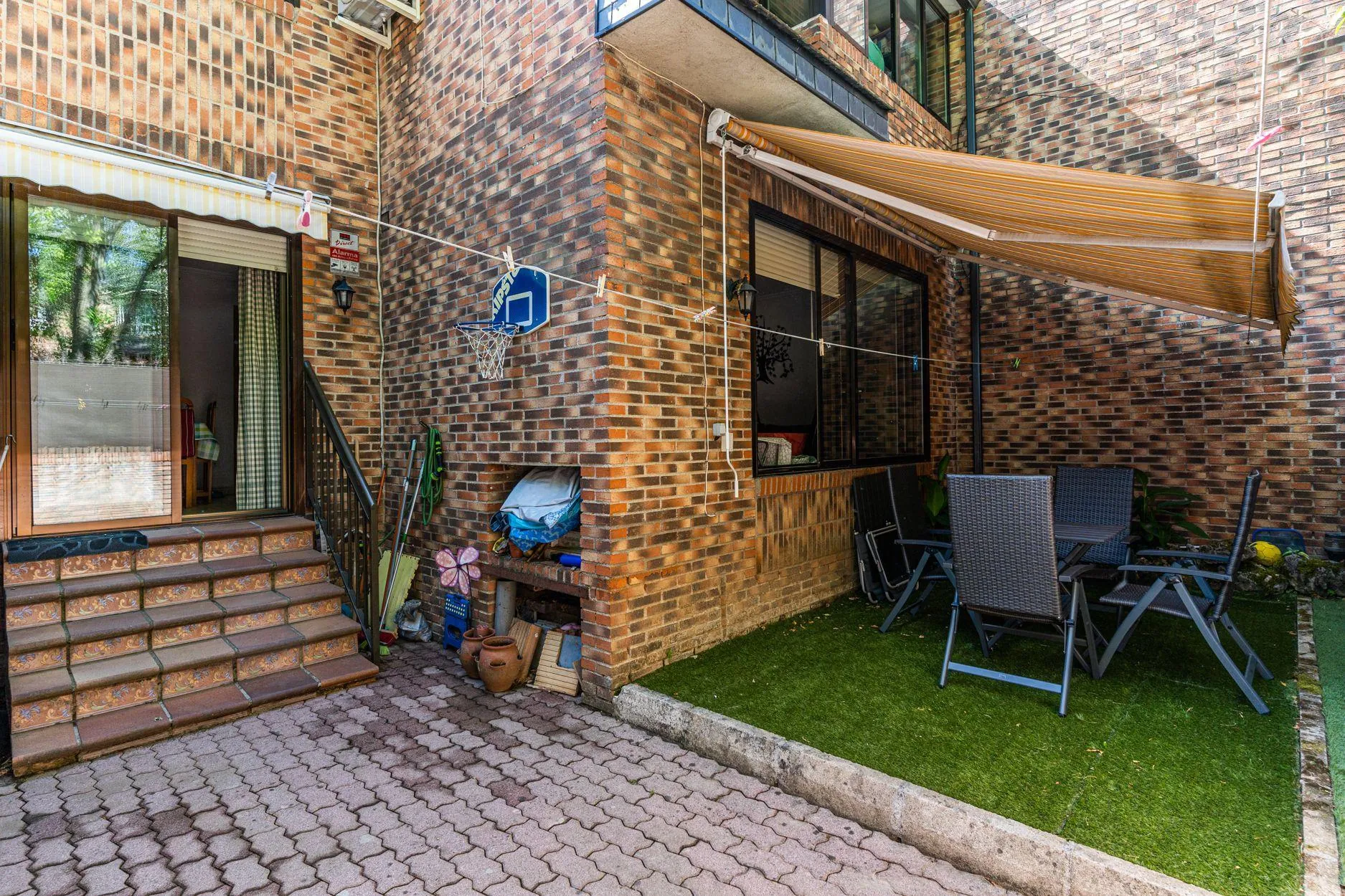 Chalet adosado de 4 dormitorios con jardín e impresionantes zonas comunes en la Urbanización El Guijo