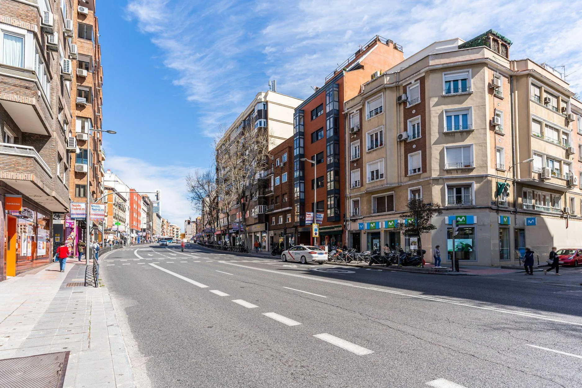 Vivienda de 3 dormitorios con terraza orientada al sur y vistas despejadas.