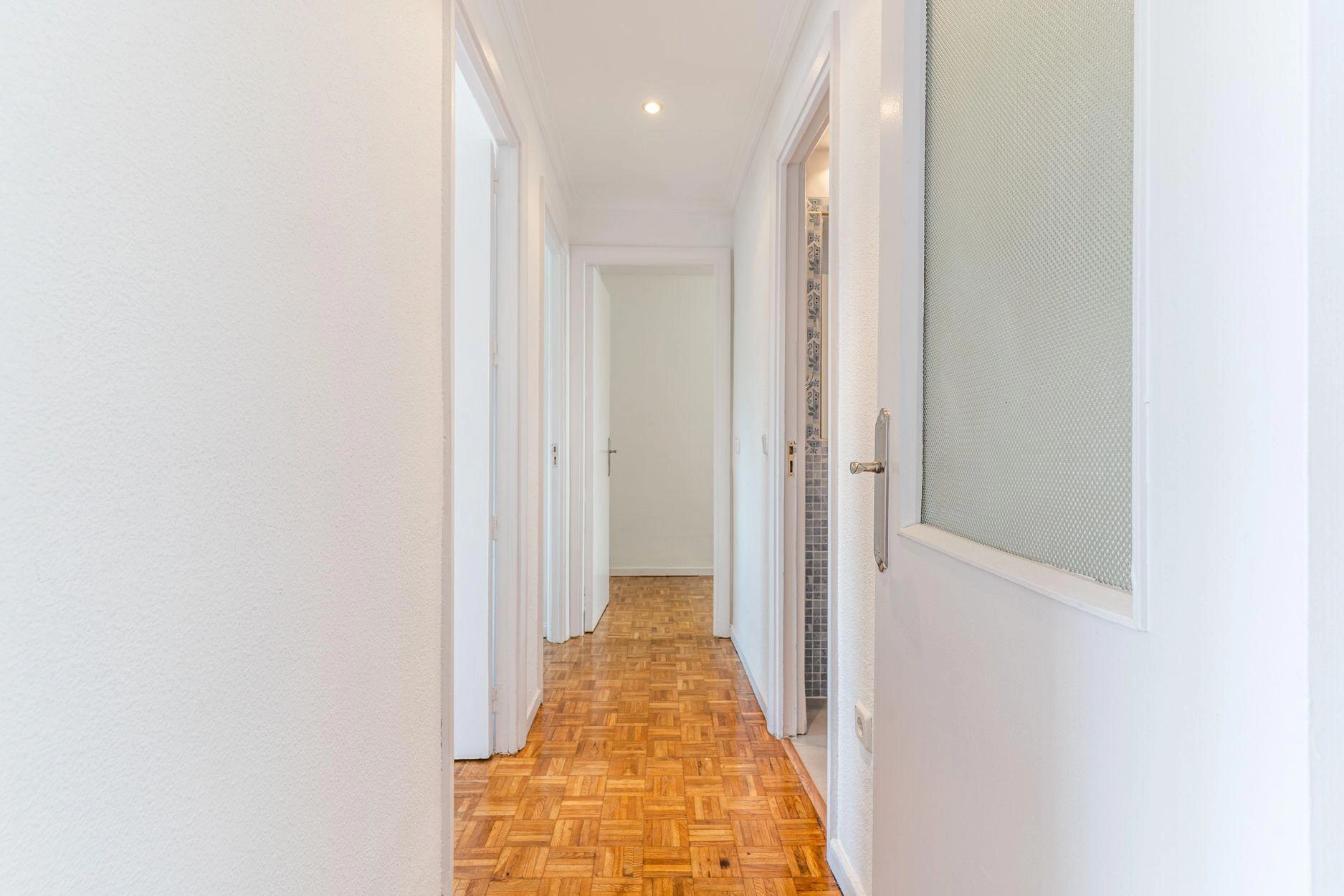 Vivienda de 3 dormitorios con terraza orientada al sur y vistas despejadas.