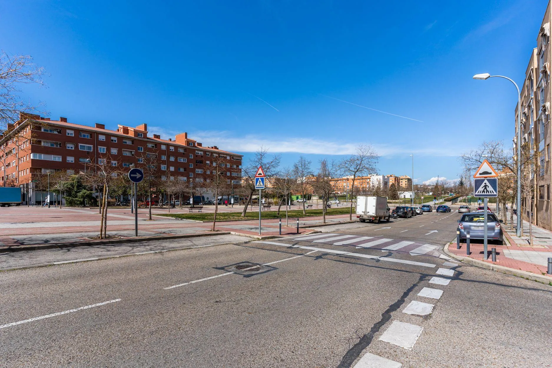 BAJO DE 3 DORMITORIOS CON PATIO PRIVATIVO DE 28M2, EN URBANIZACION CON PISCINA, PISTA DEPORTIVA Y ZONA DE JUEGOS INFANTILES