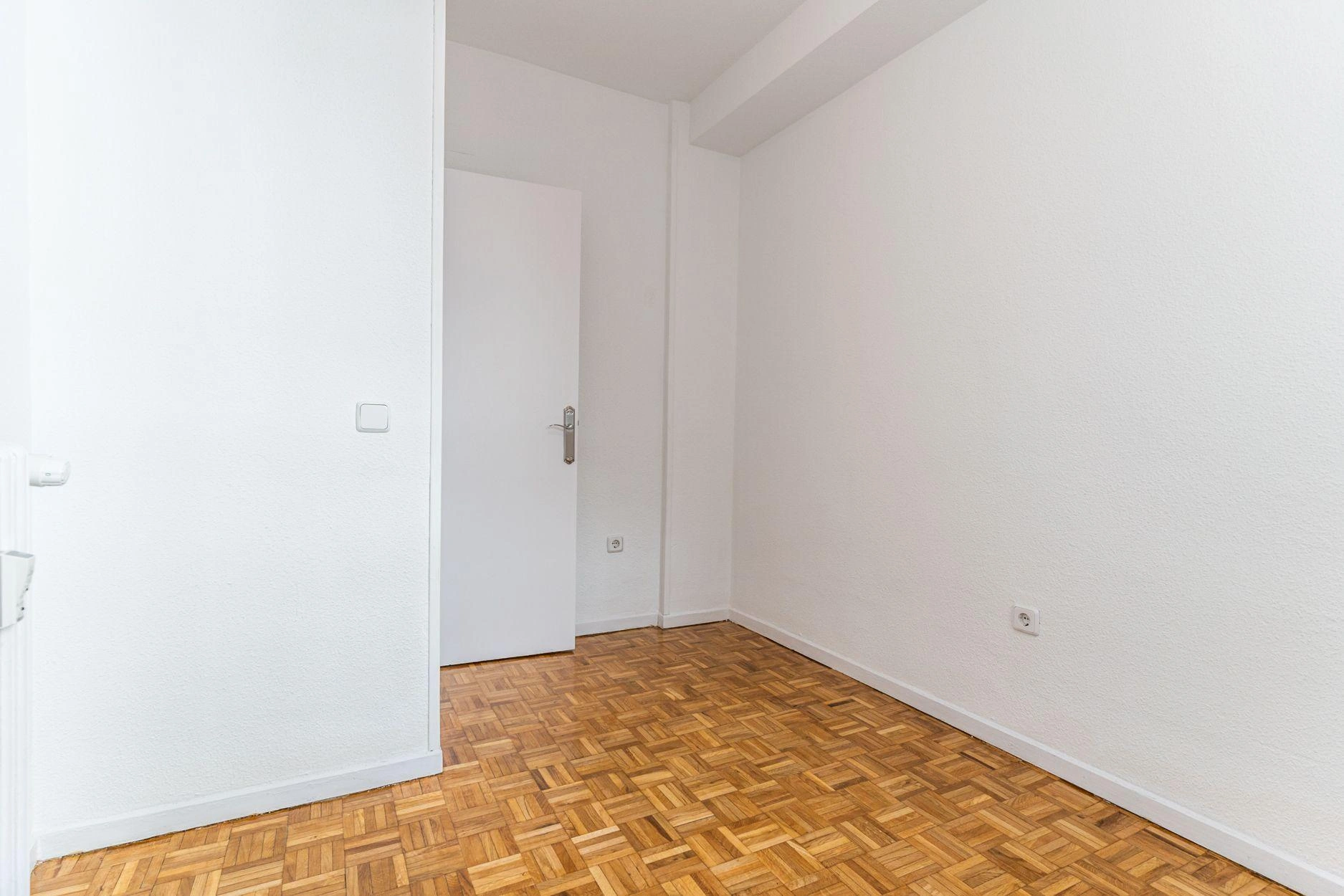 Vivienda de 3 dormitorios con terraza orientada al sur y vistas despejadas.