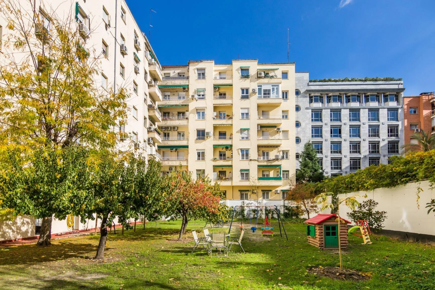 Bajo exterior, 4 dormitorios, 2 baños, trastero y garaje