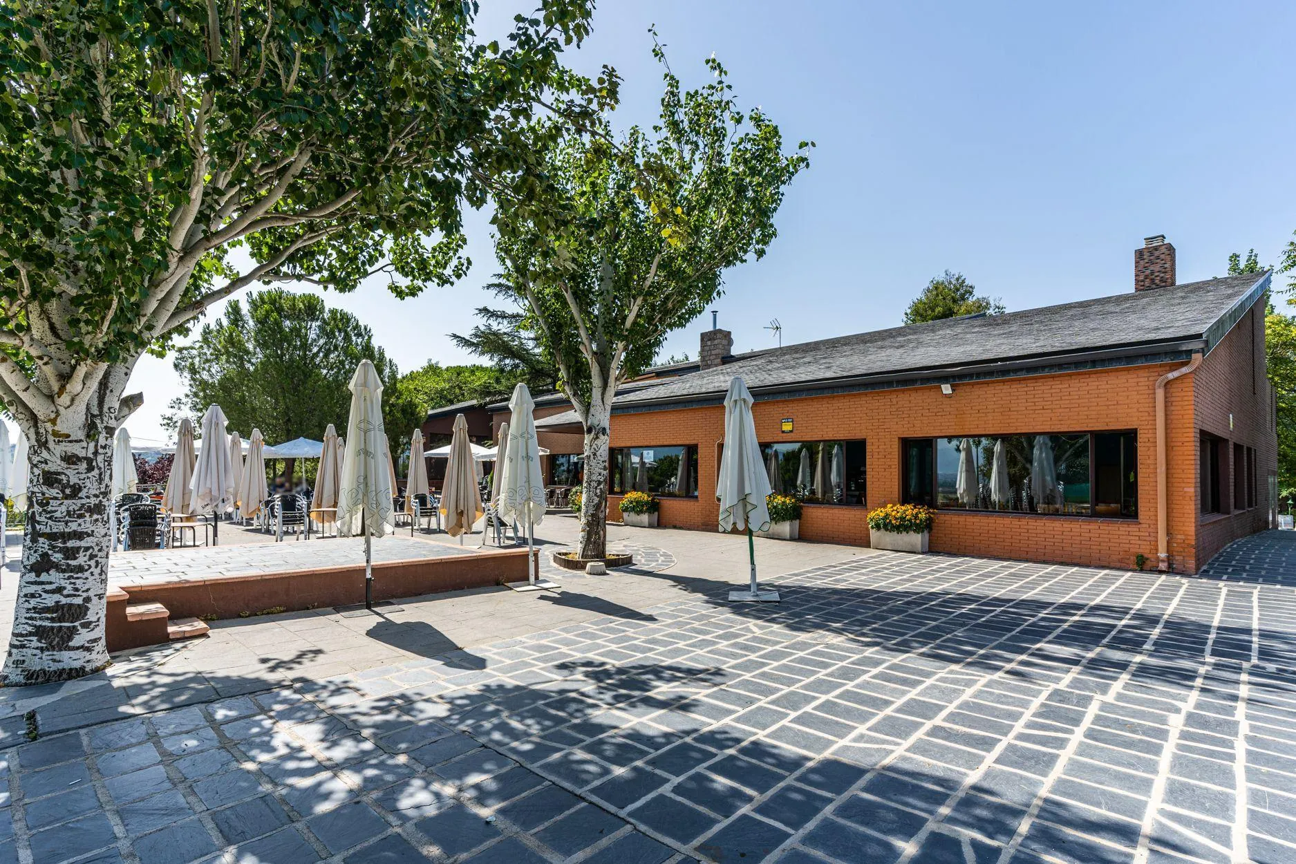 Chalet adosado de 4 dormitorios con jardín e impresionantes zonas comunes en la Urbanización El Guijo