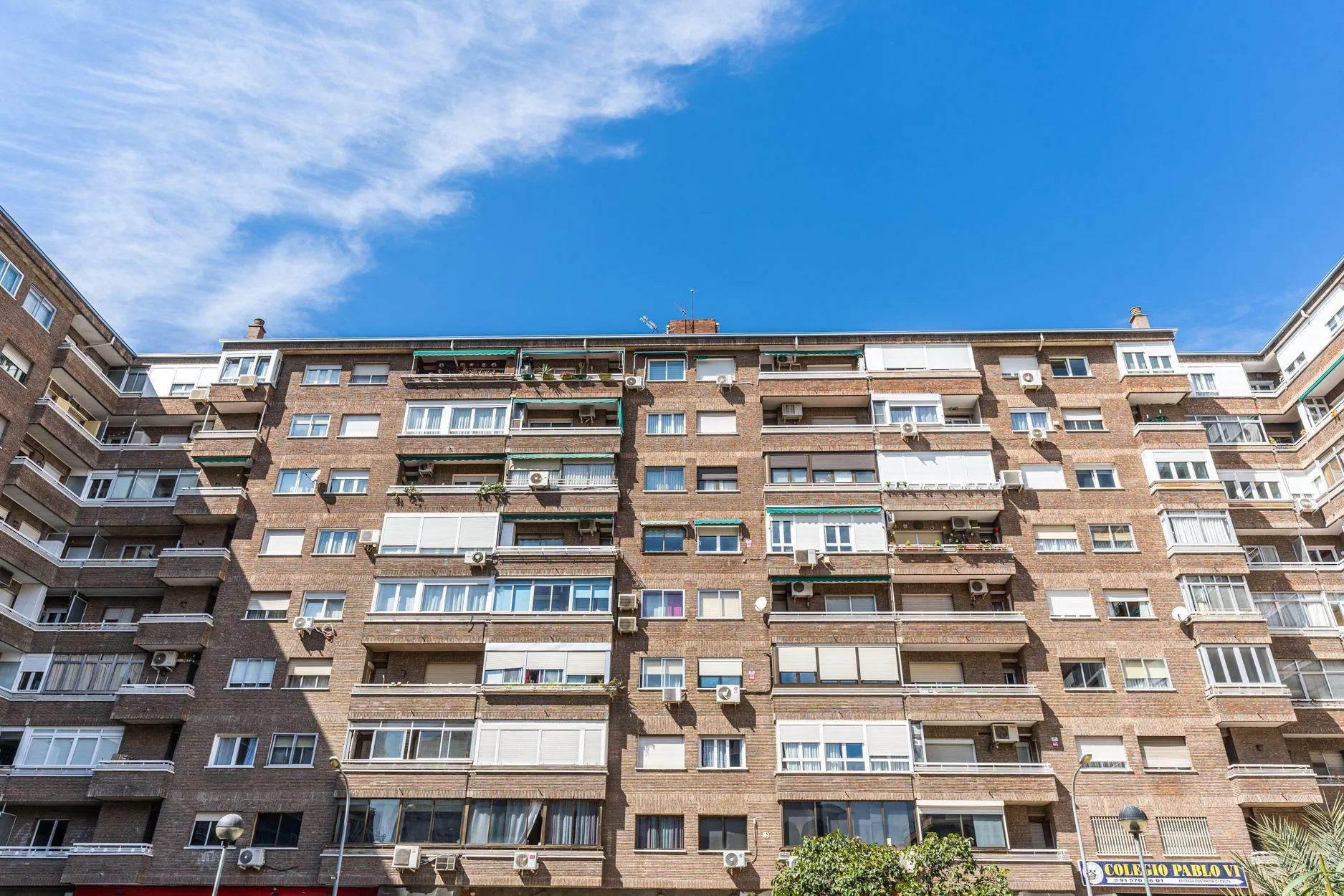 Vivienda de 3 dormitorios con terraza orientada al sur y vistas despejadas.