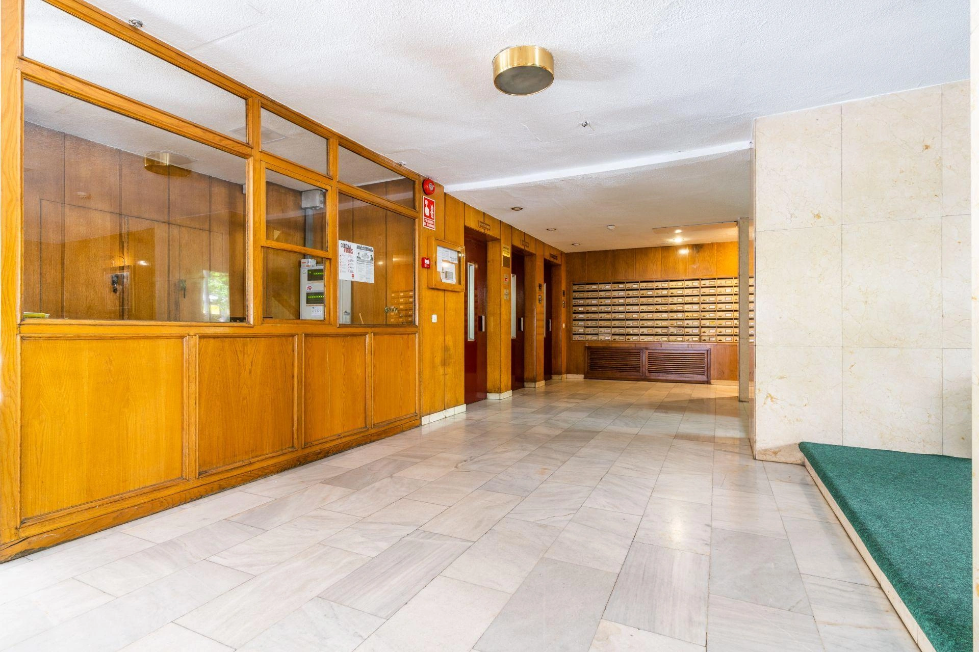 Piso exterior reformado en urbanización con piscina al lado del CEU San Pablo, el Tribunal Constitucional y el Hospital Clínico
