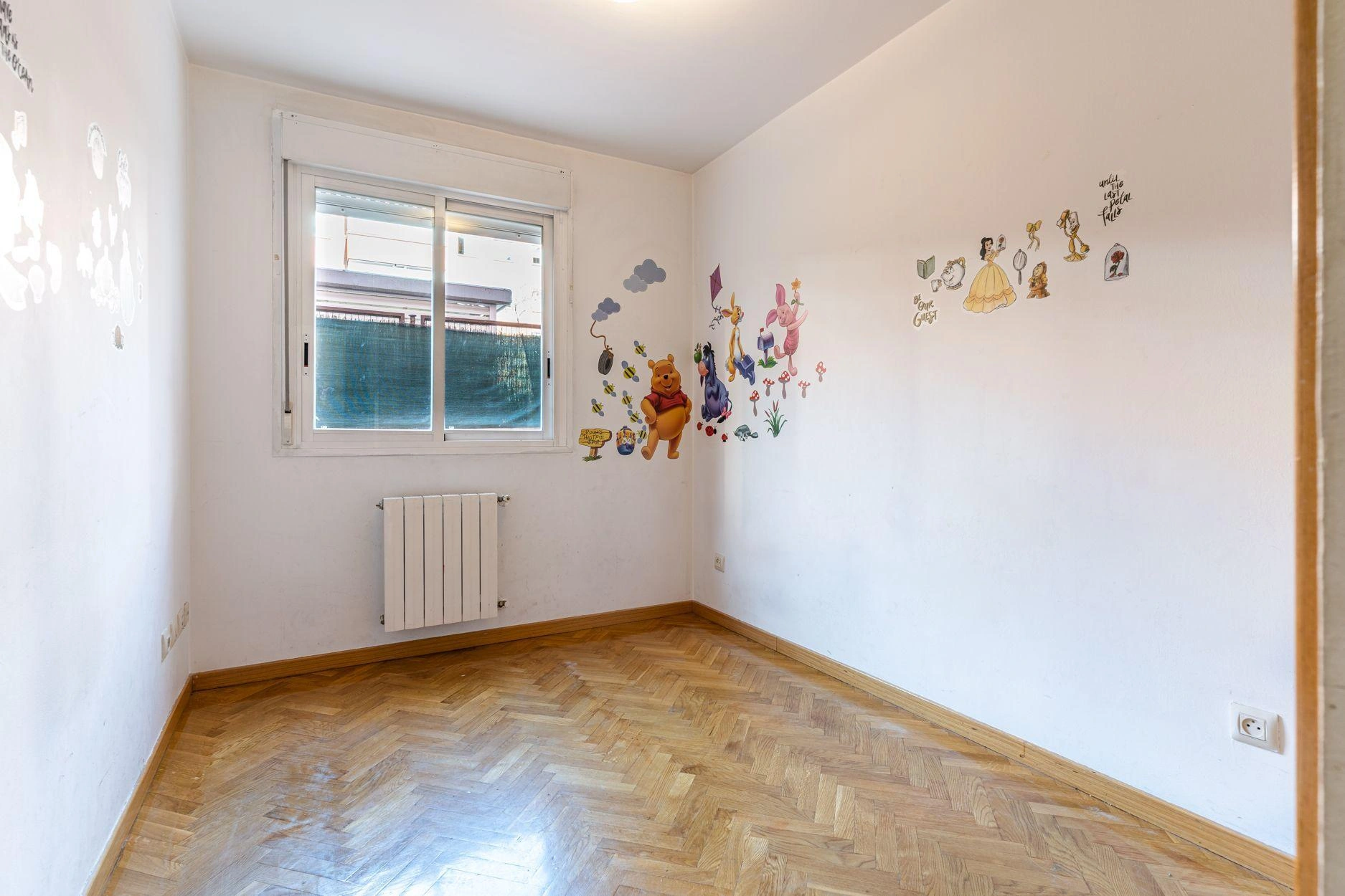 BAJO DE 3 DORMITORIOS CON PATIO PRIVATIVO DE 28M2, EN URBANIZACION CON PISCINA, PISTA DEPORTIVA Y ZONA DE JUEGOS INFANTILES