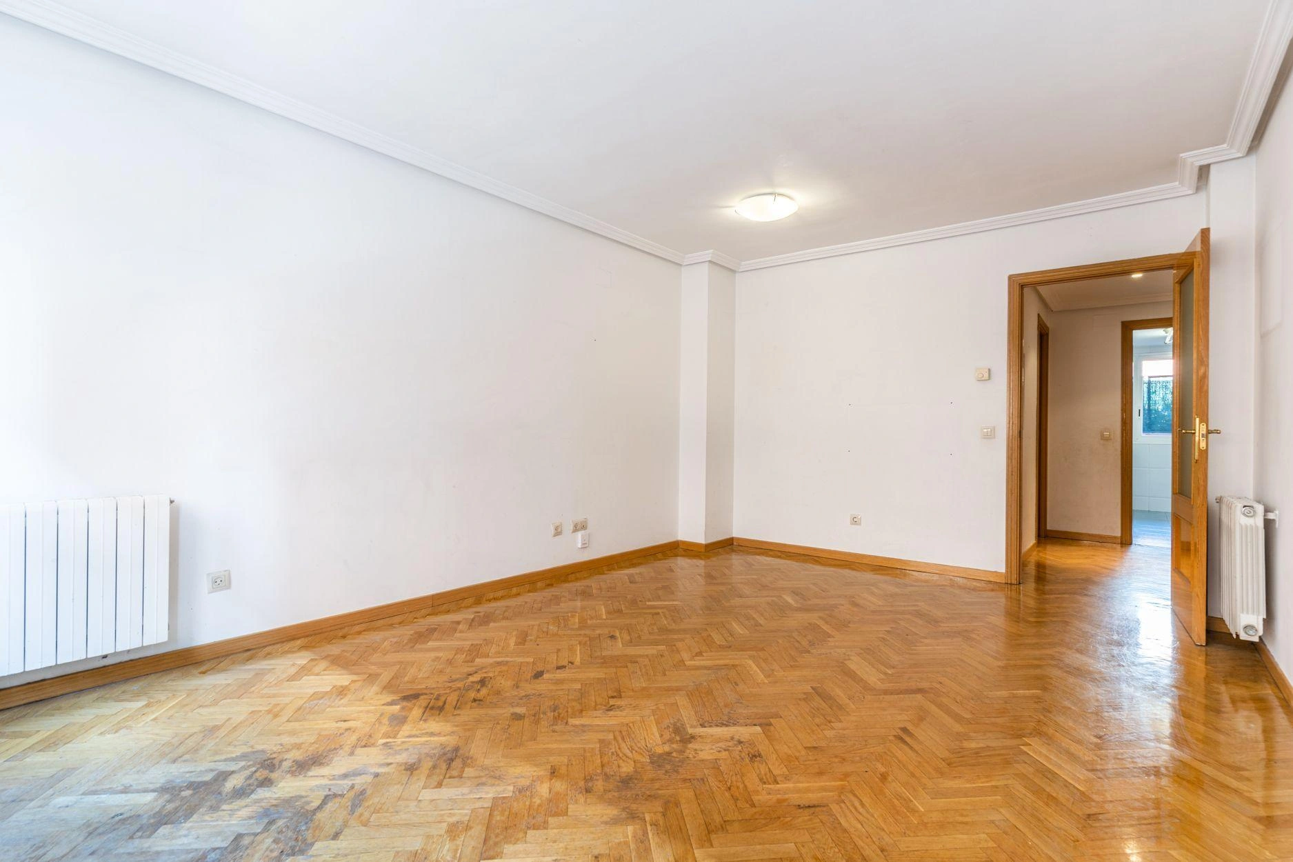 BAJO DE 3 DORMITORIOS CON PATIO PRIVATIVO DE 28M2, EN URBANIZACION CON PISCINA, PISTA DEPORTIVA Y ZONA DE JUEGOS INFANTILES