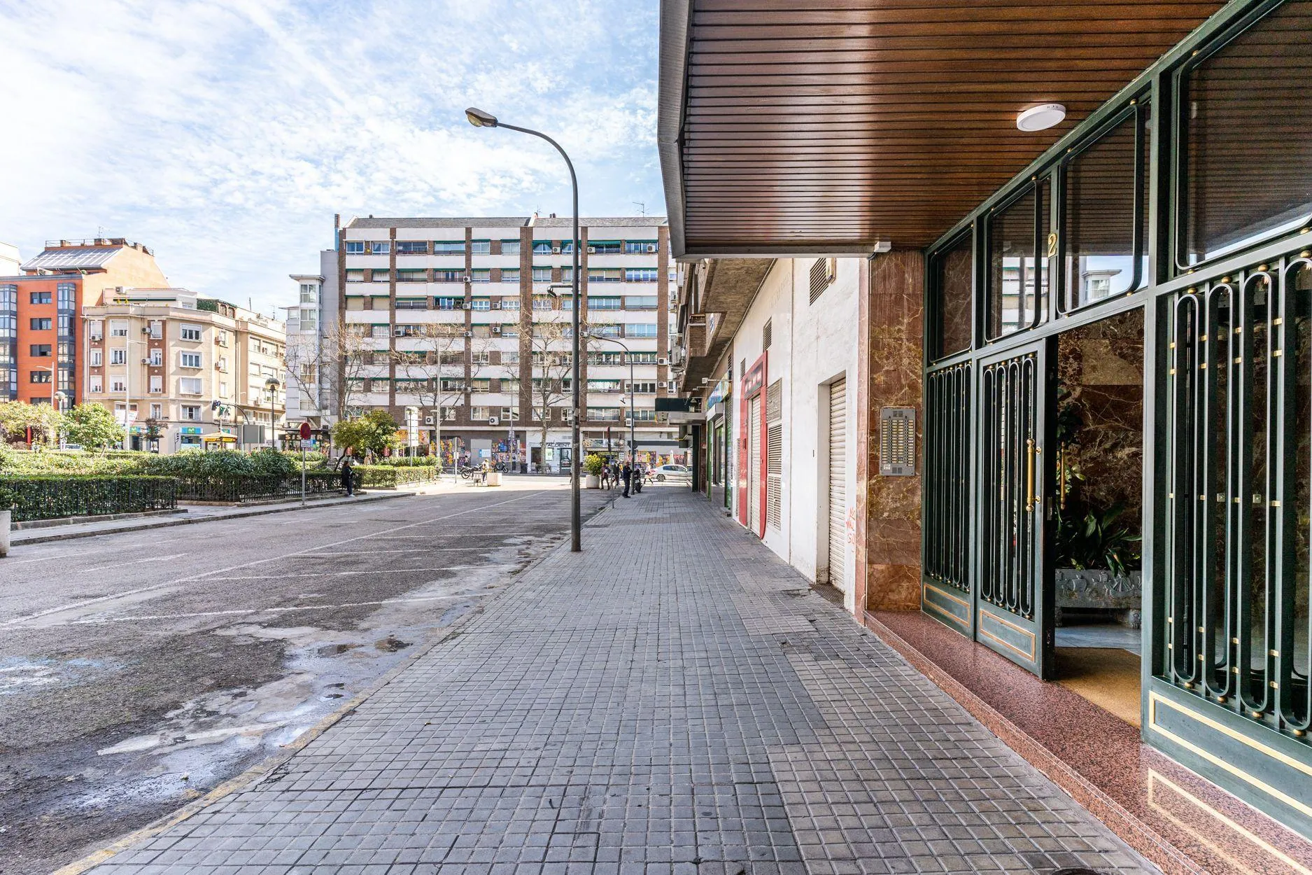Vivienda de 3 dormitorios con terraza orientada al sur y vistas despejadas.