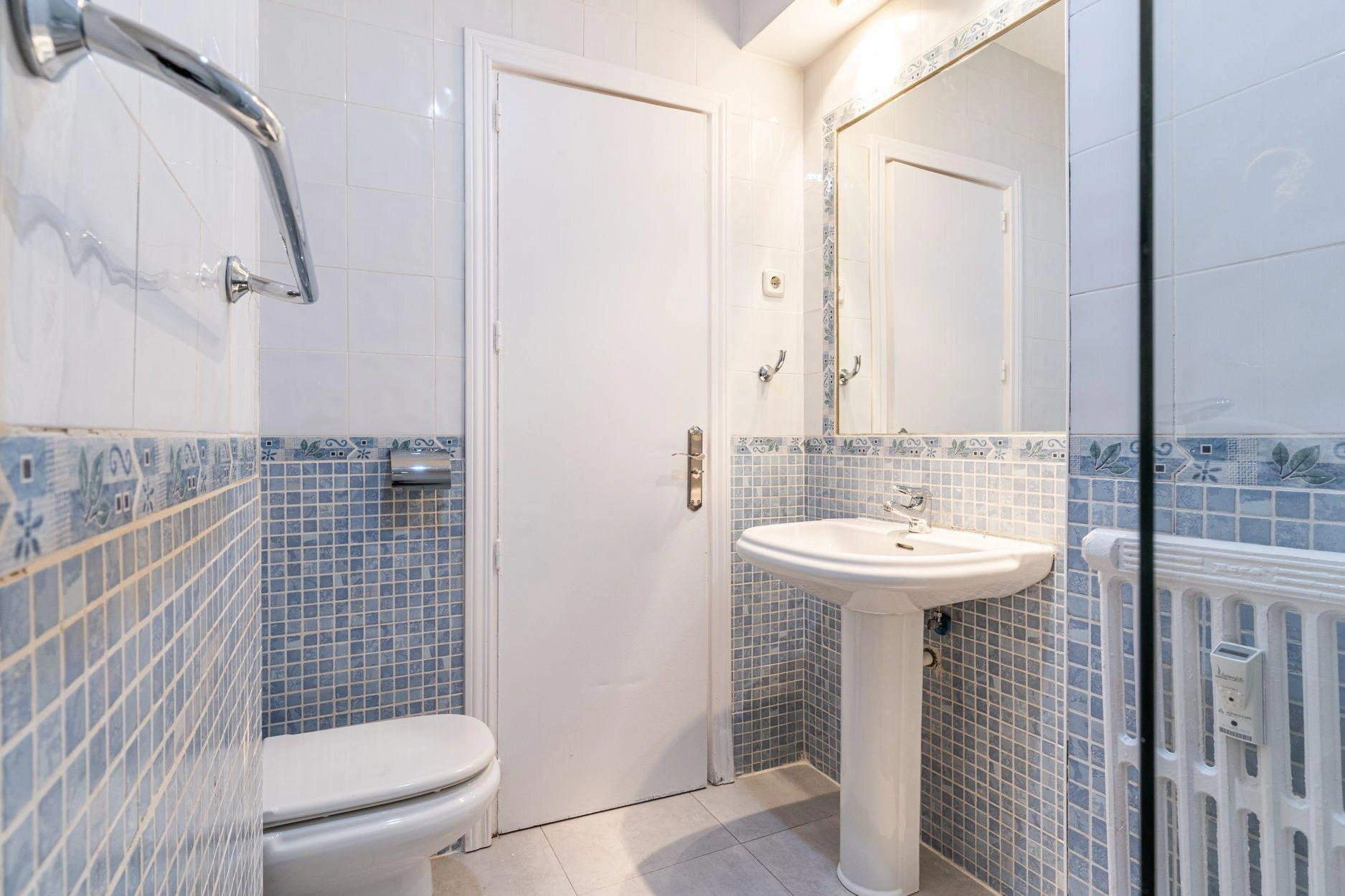 Vivienda de 3 dormitorios con terraza orientada al sur y vistas despejadas.