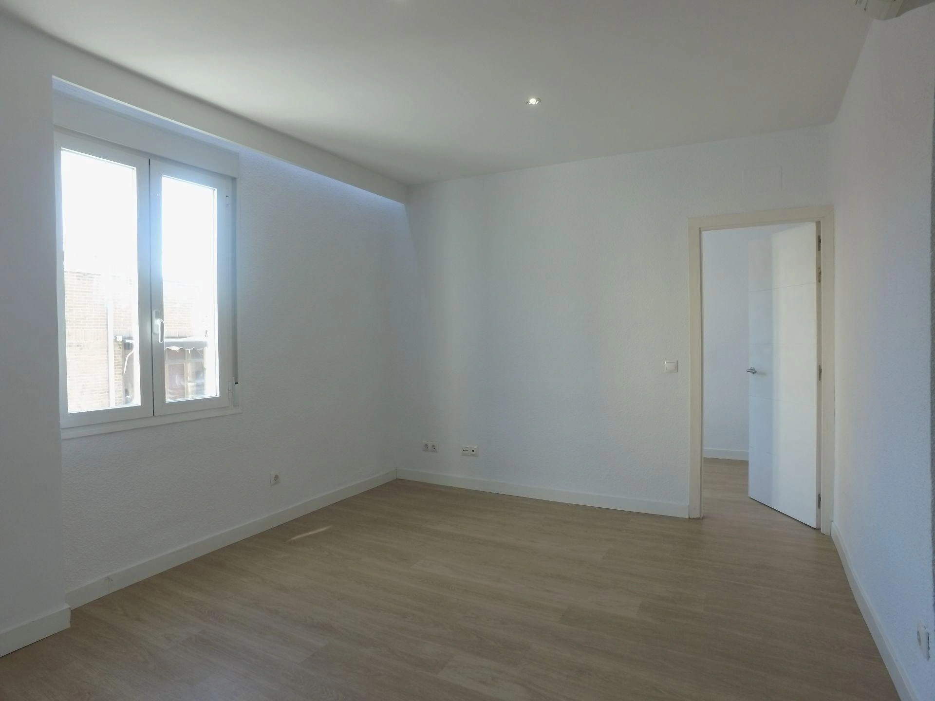 Edificio en venta en Puente de Vallecas-San Diego, Madrid