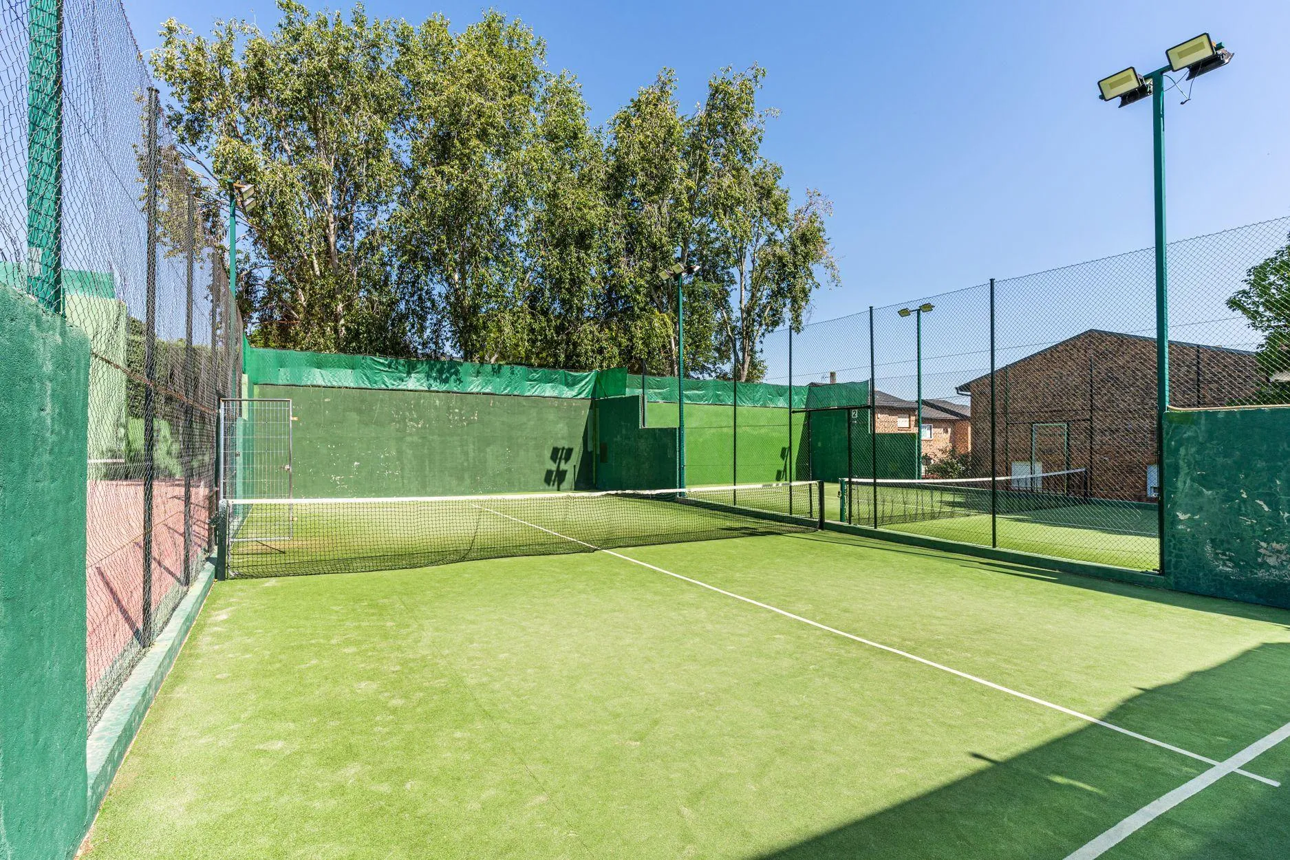 Chalet adosado de 4 dormitorios con jardín e impresionantes zonas comunes en la Urbanización El Guijo