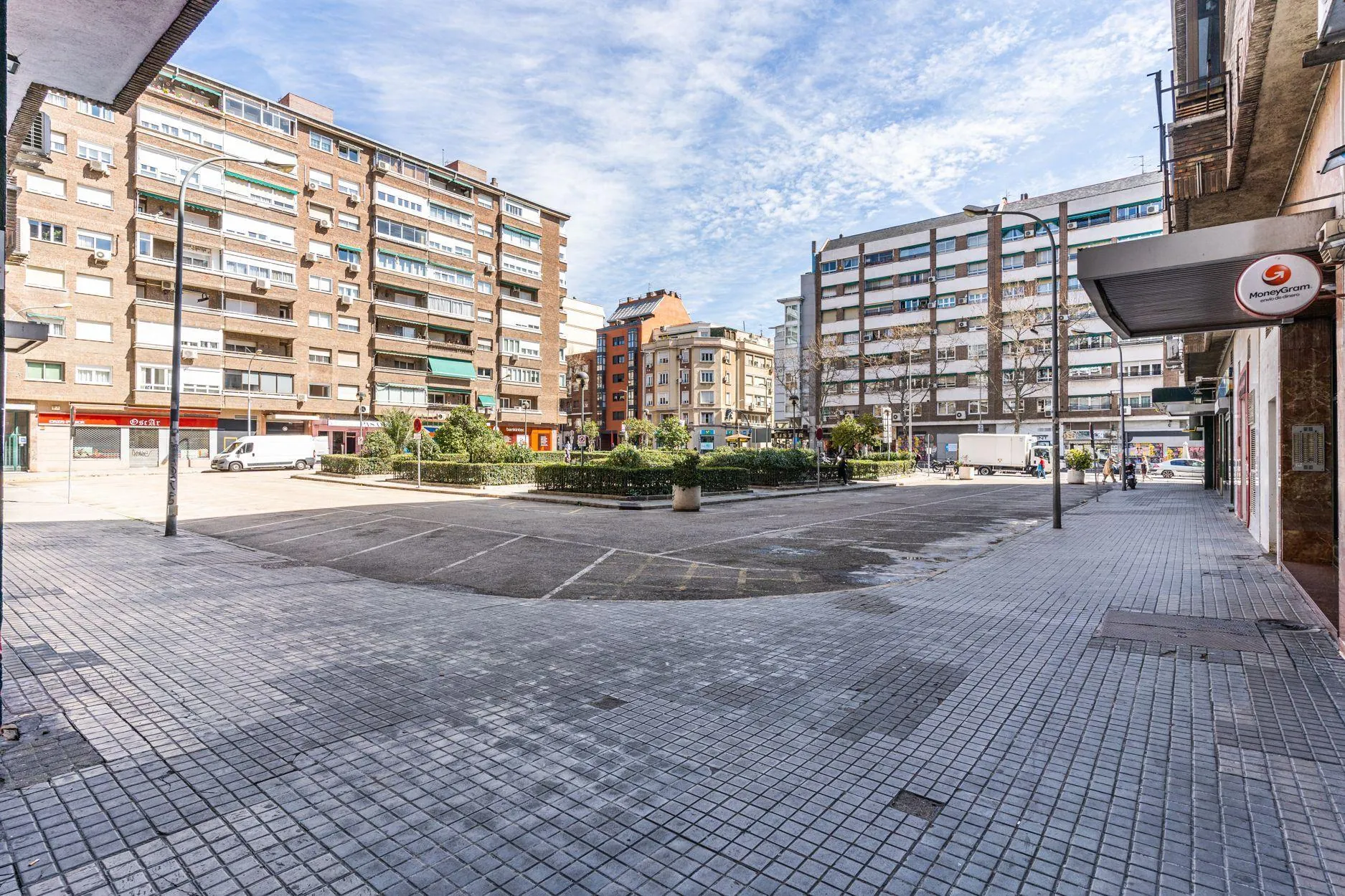 Vivienda de 3 dormitorios con terraza orientada al sur y vistas despejadas.
