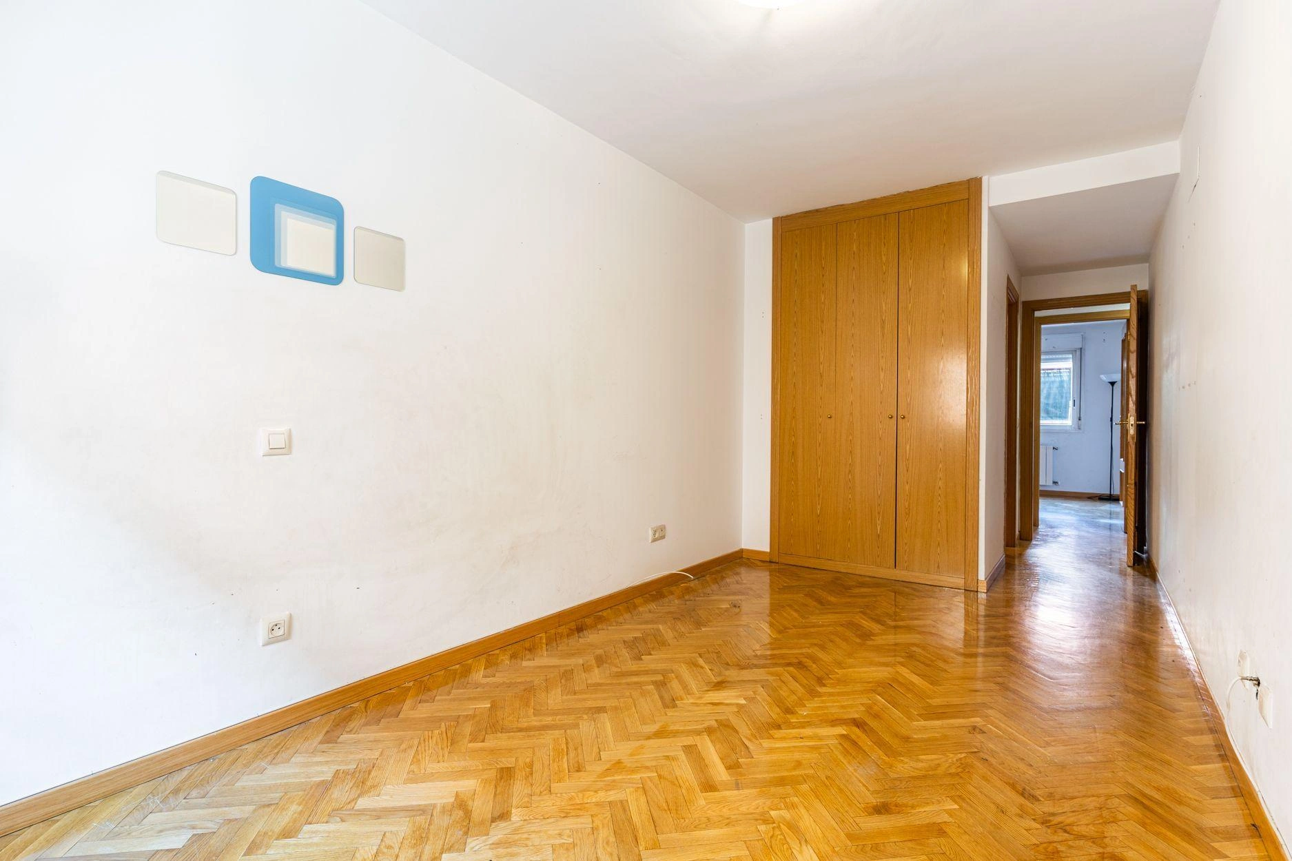 BAJO DE 3 DORMITORIOS CON PATIO PRIVATIVO DE 28M2, EN URBANIZACION CON PISCINA, PISTA DEPORTIVA Y ZONA DE JUEGOS INFANTILES