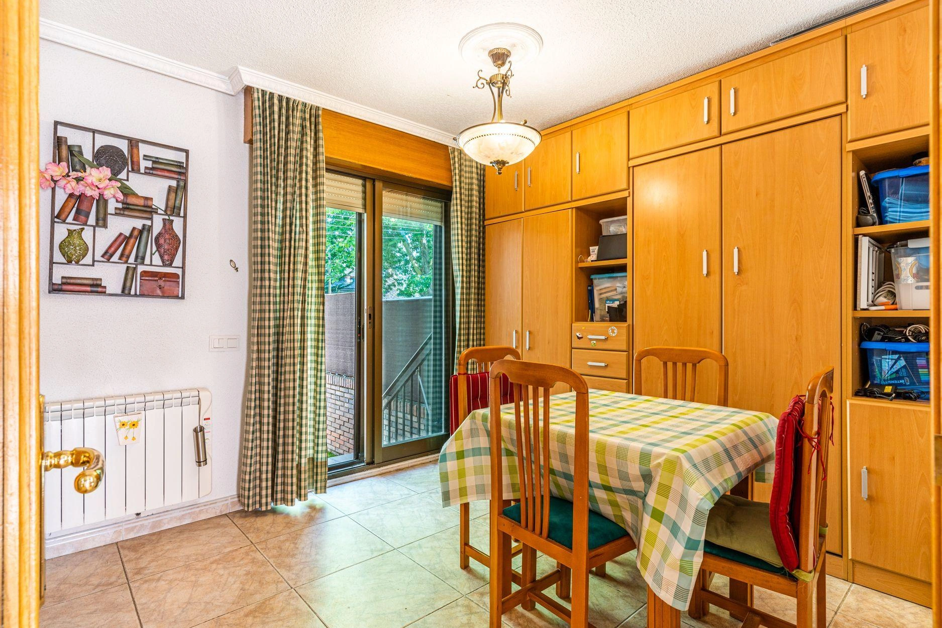 Chalet adosado de 4 dormitorios con jardín e impresionantes zonas comunes en la Urbanización El Guijo
