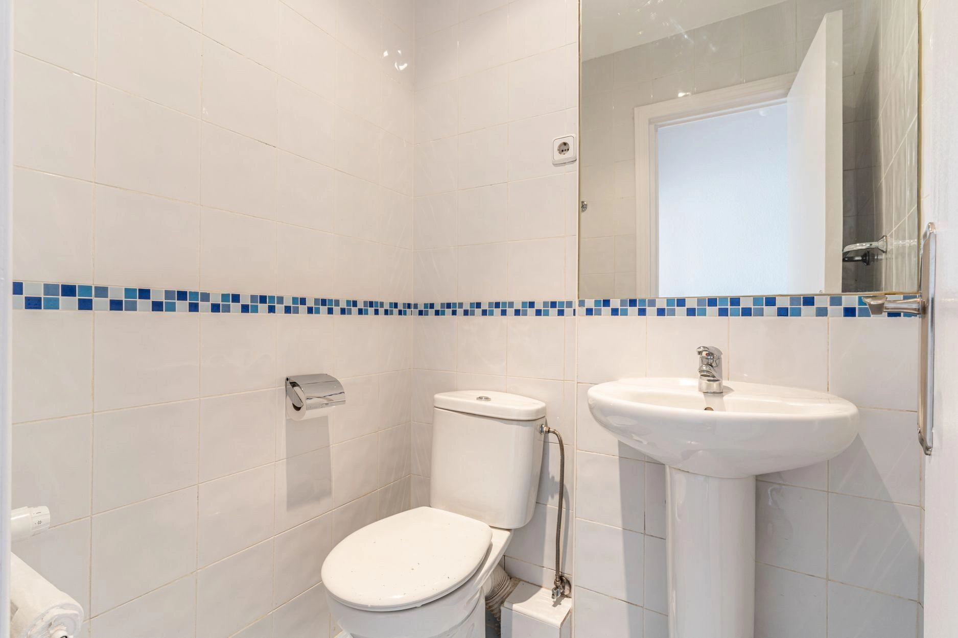 Vivienda de 3 dormitorios con terraza orientada al sur y vistas despejadas.