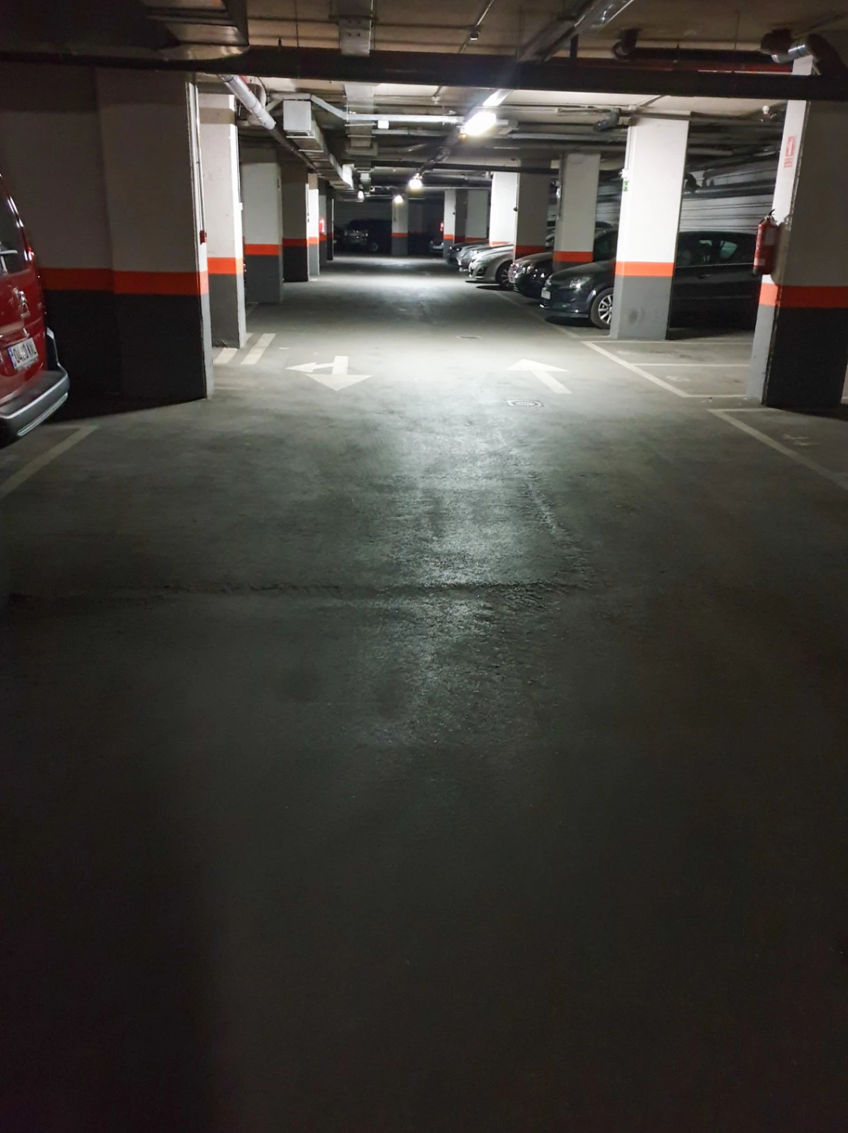 Plaza de garaje para coche grande en alquiler