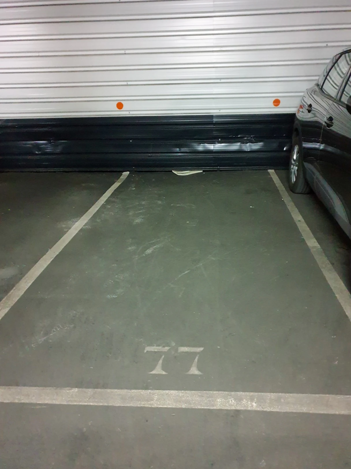 Plaza de garaje para coche grande en alquiler