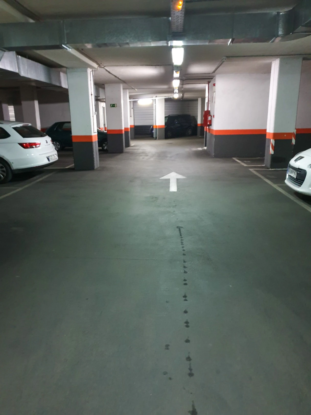 Plaza de garaje para coche grande en alquiler