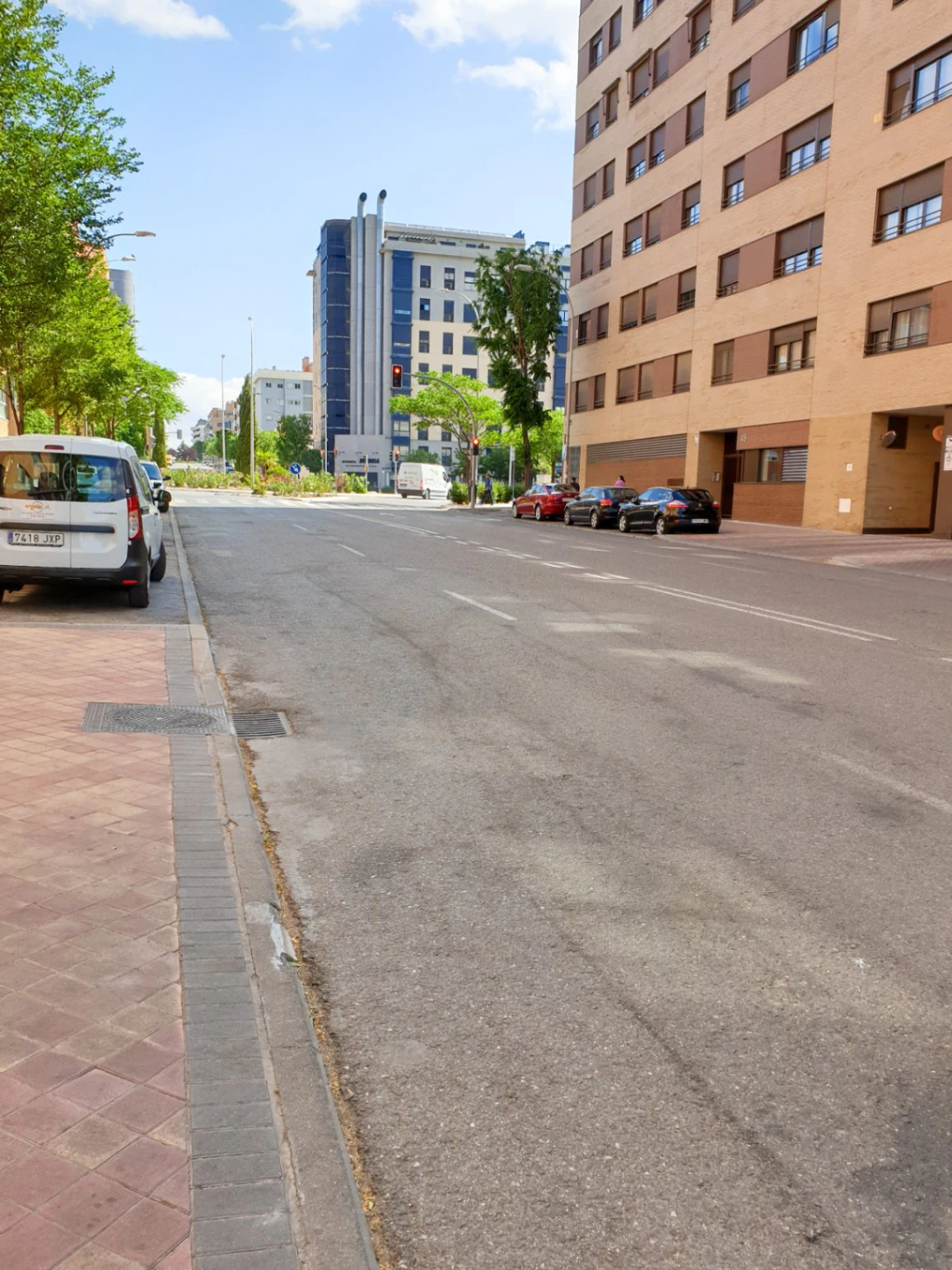 Plaza de garaje para coche grande en alquiler