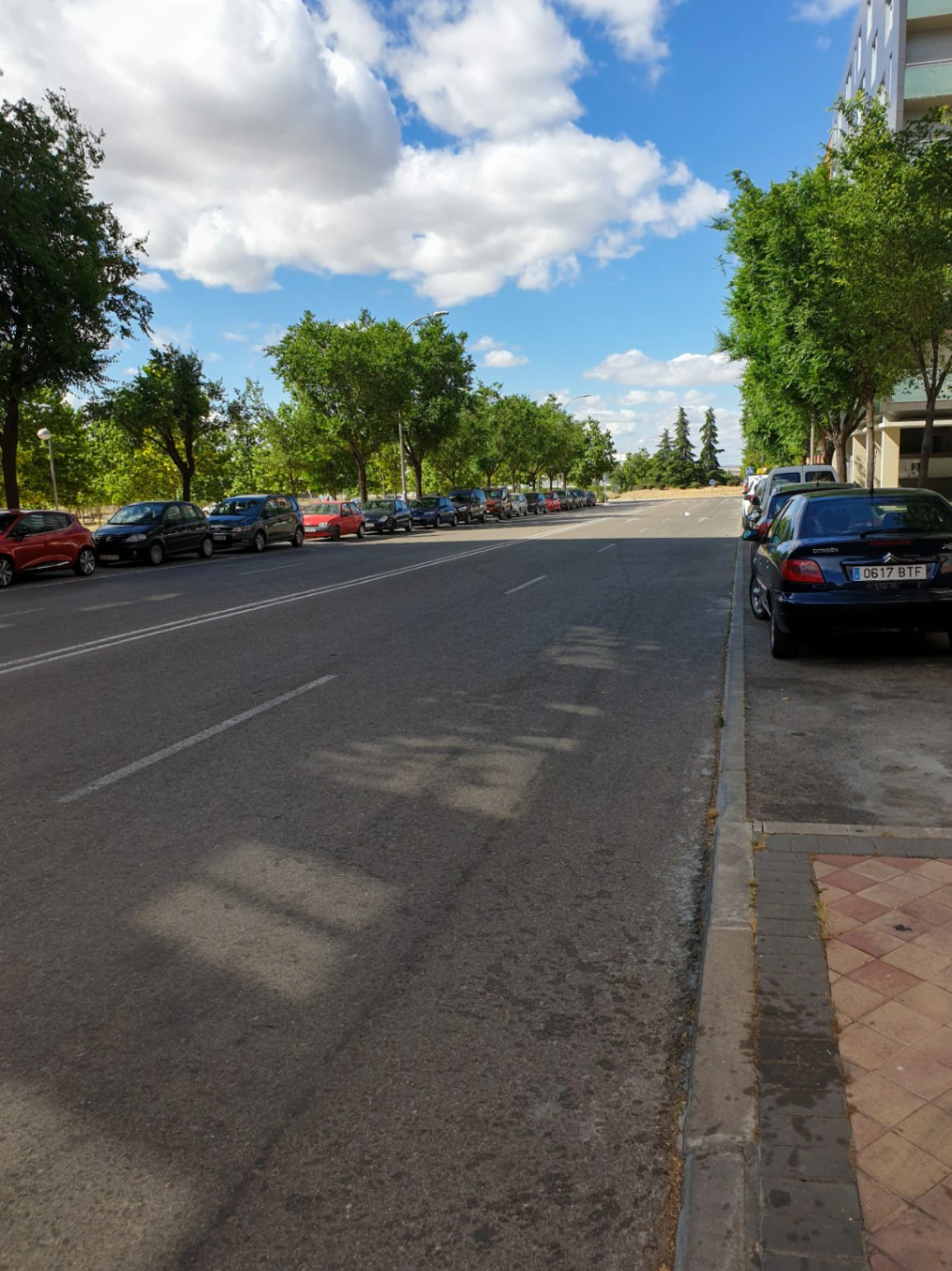 Plaza de garaje para coche grande en alquiler