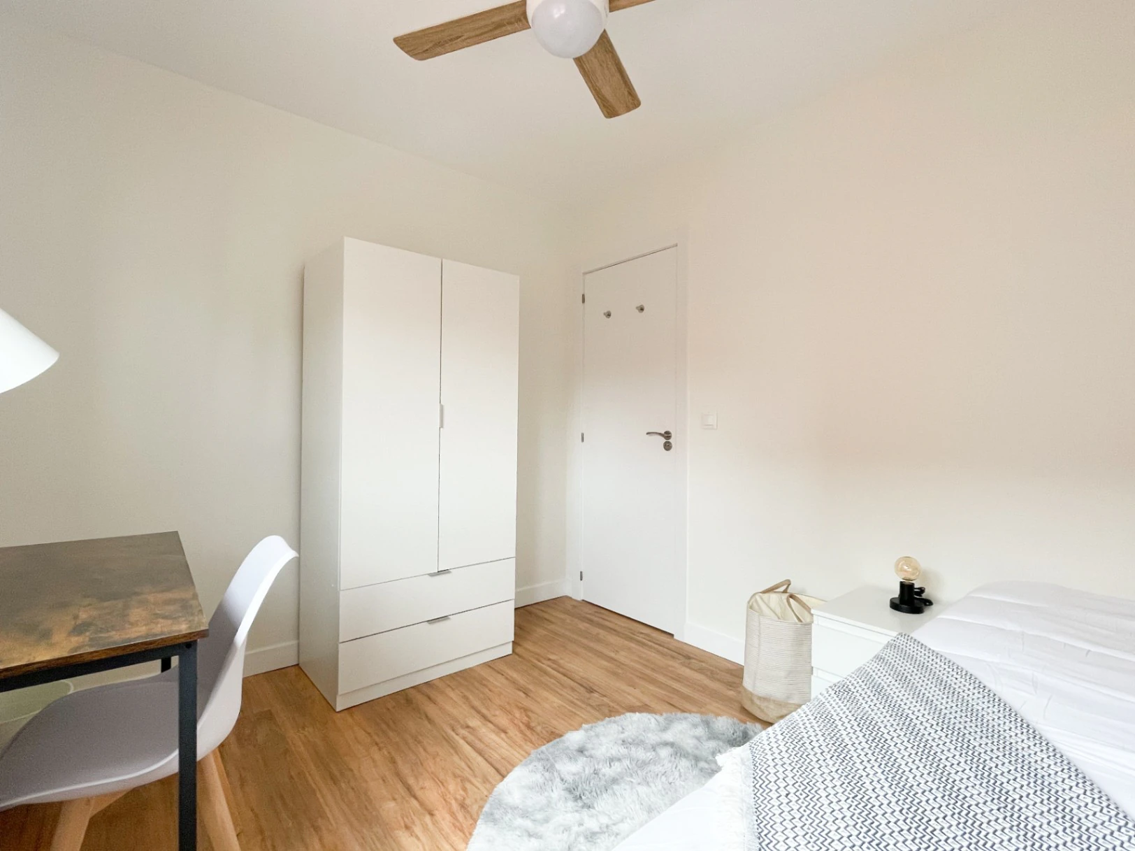 Habitación luminosa en piso reformado 2024 | Ciudad Lineal (Sambara) | Profesionales/Estudiantes