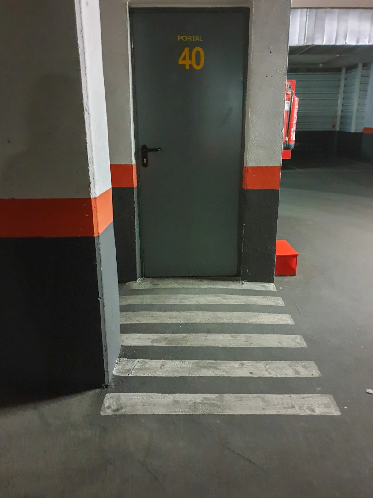 Plaza de garaje para coche grande en alquiler