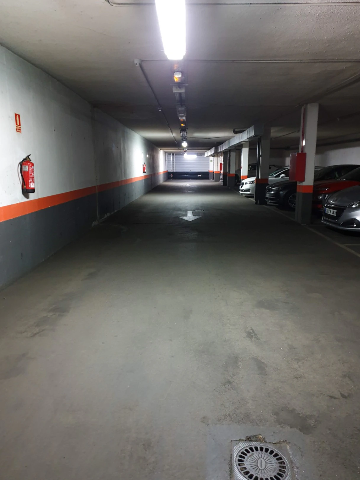 Plaza de garaje para coche grande en alquiler