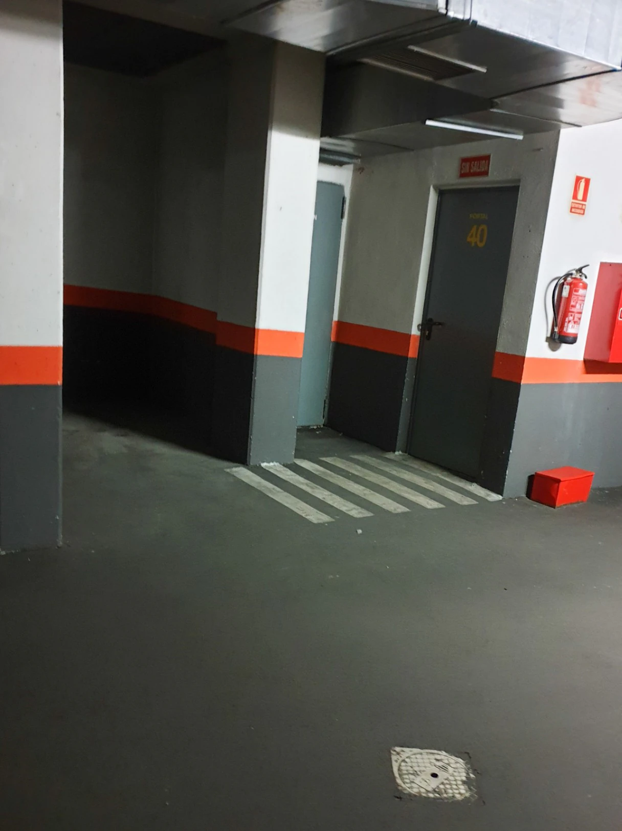 Plaza de garaje para coche grande en alquiler